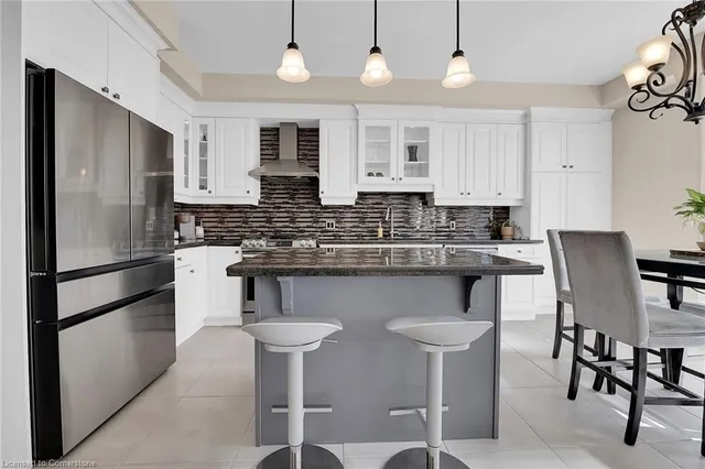 Additional property image - 8 Chartwell Cir