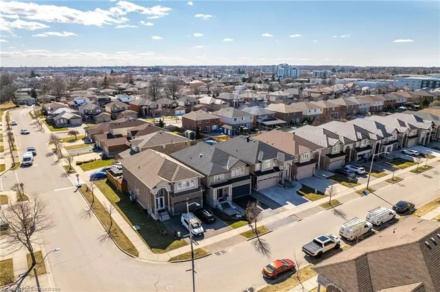 Additional property image - 8 Chartwell Cir