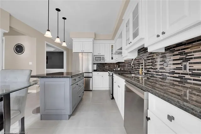Additional property image - 8 Chartwell Cir