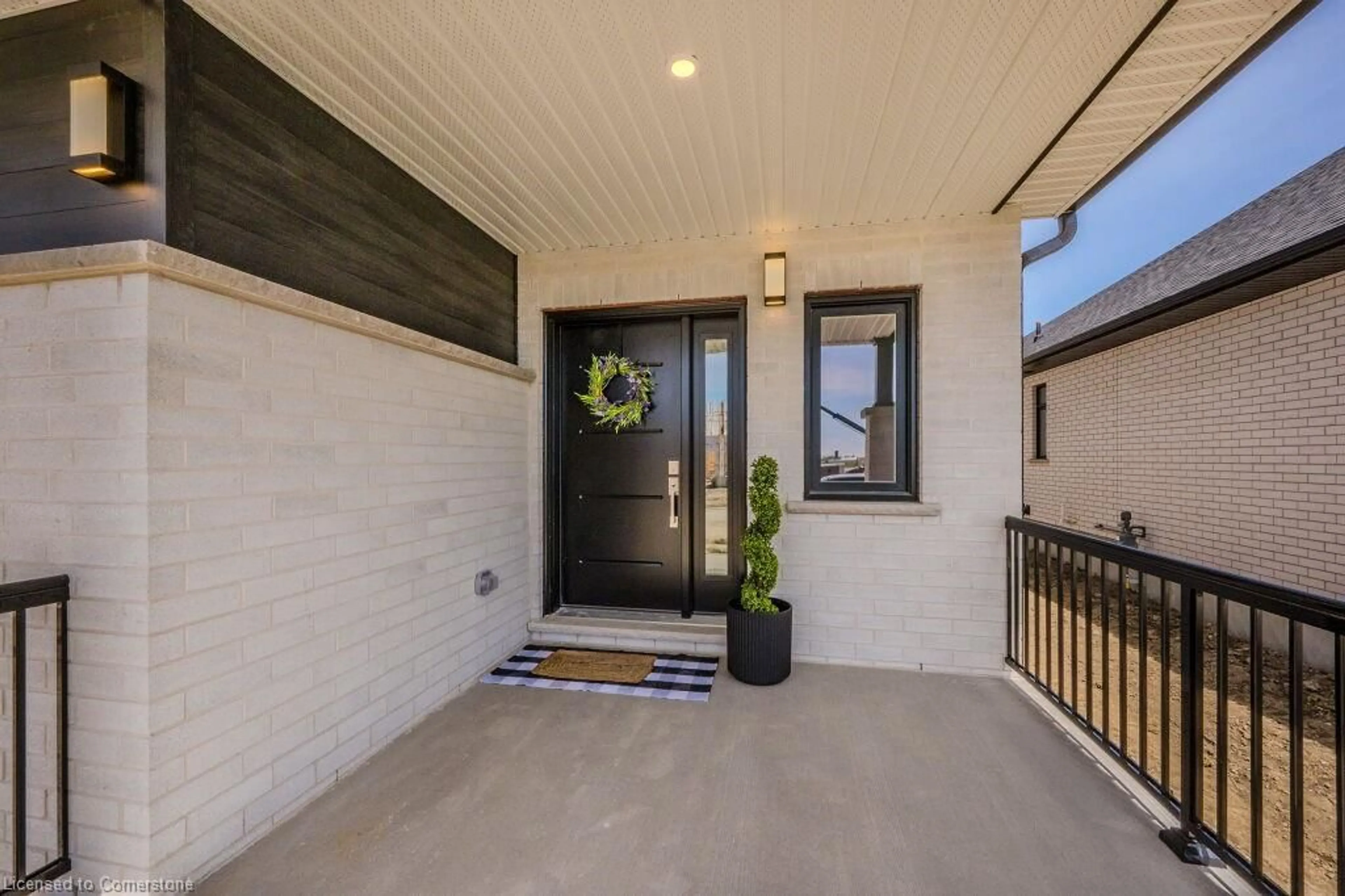 Indoor entryway for 88 South Parkwood Blvd, Elmira Ontario N3B 0E6