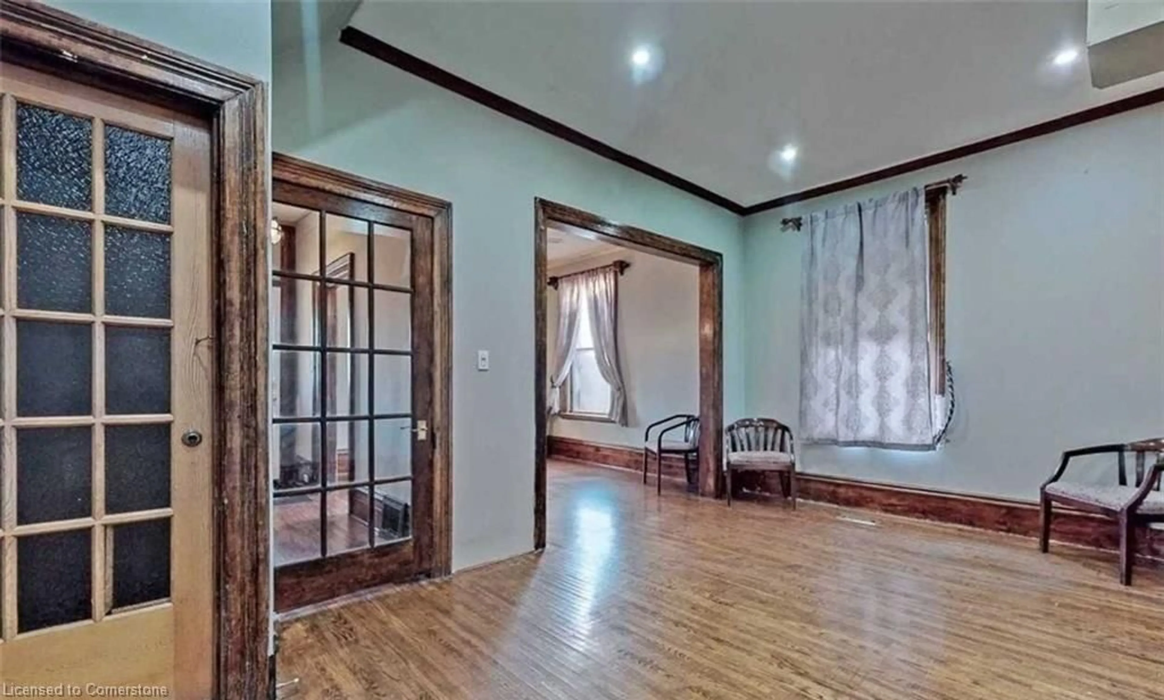 Indoor entryway for 225 Dundas St, Woodstock Ontario N4S 1A8