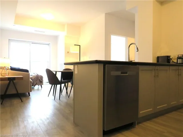 Additional property image - 470 Dundas St Unit 305