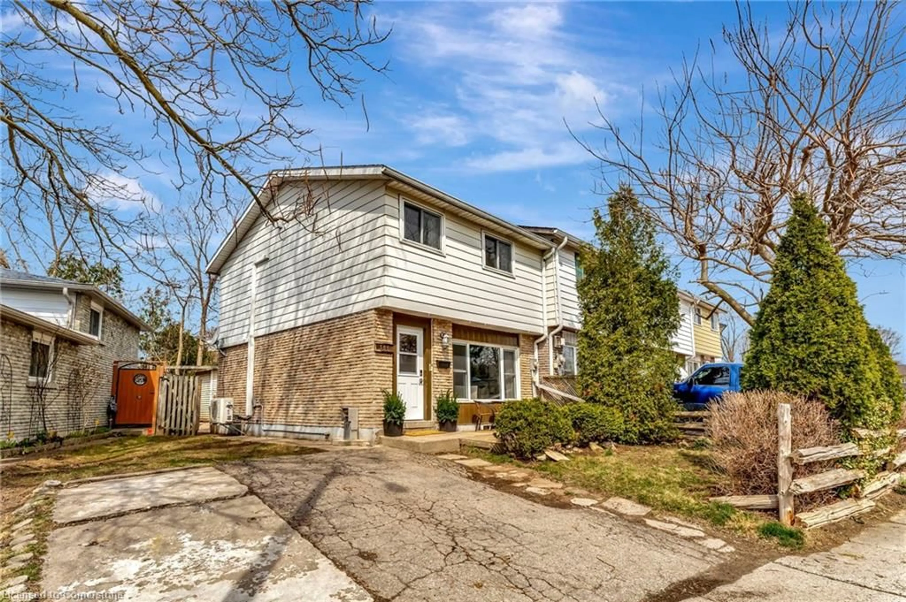 Home with brick exterior material, street for 566 Parkview Cres, Cambridge Ontario N3H 4X7