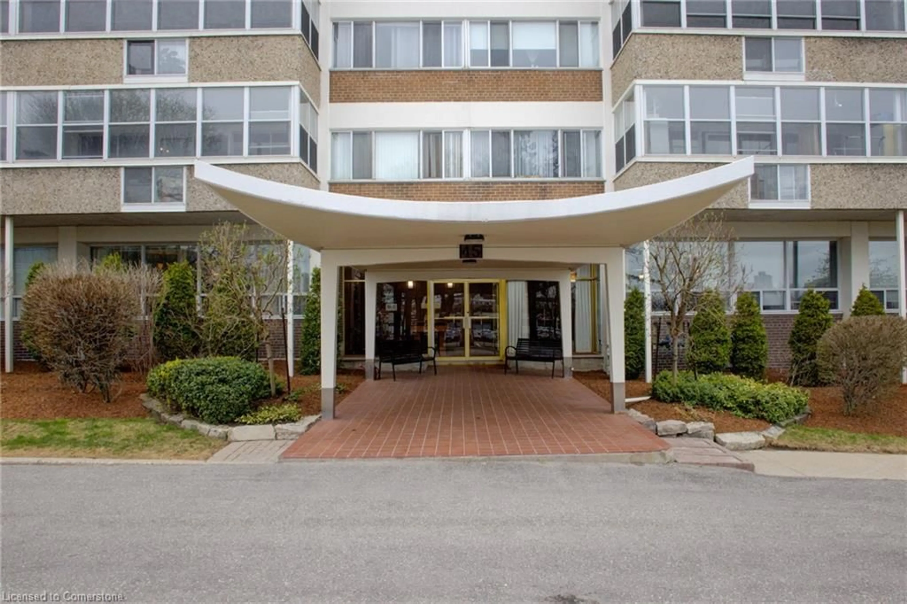 Indoor foyer for 45 Westmount Rd #101&103, Waterloo Ontario N2L 2R3