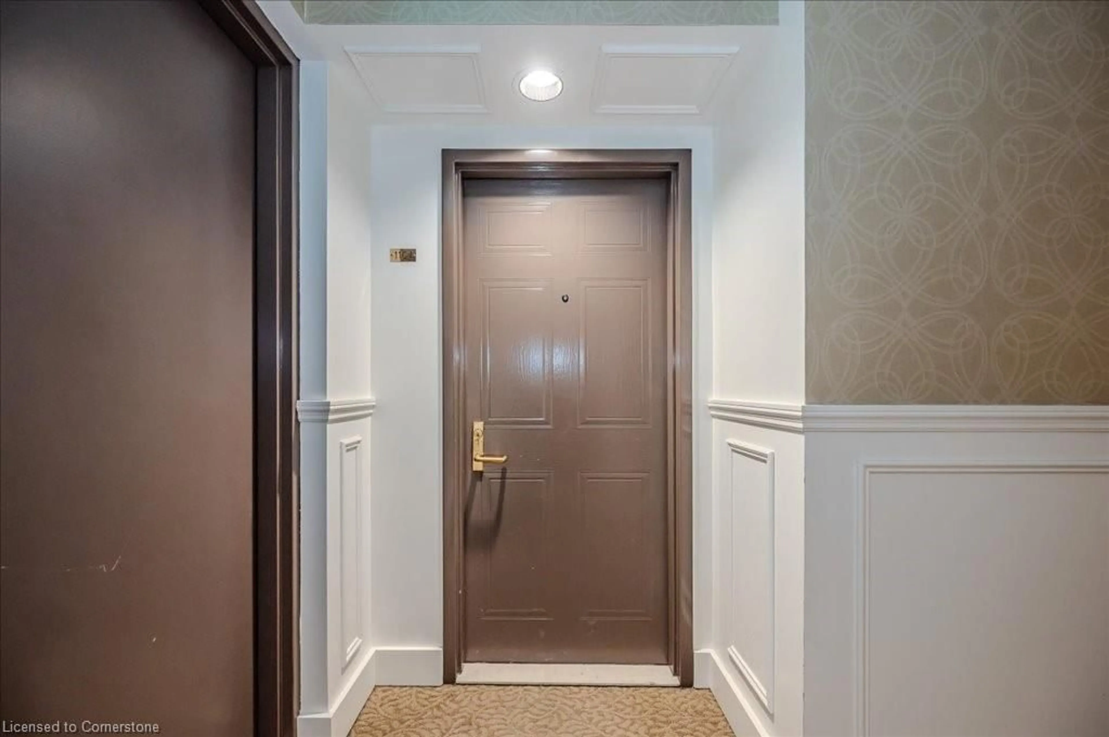 Indoor foyer for 265 Westcourt Pl #1101, Waterloo Ontario N2L 6E4