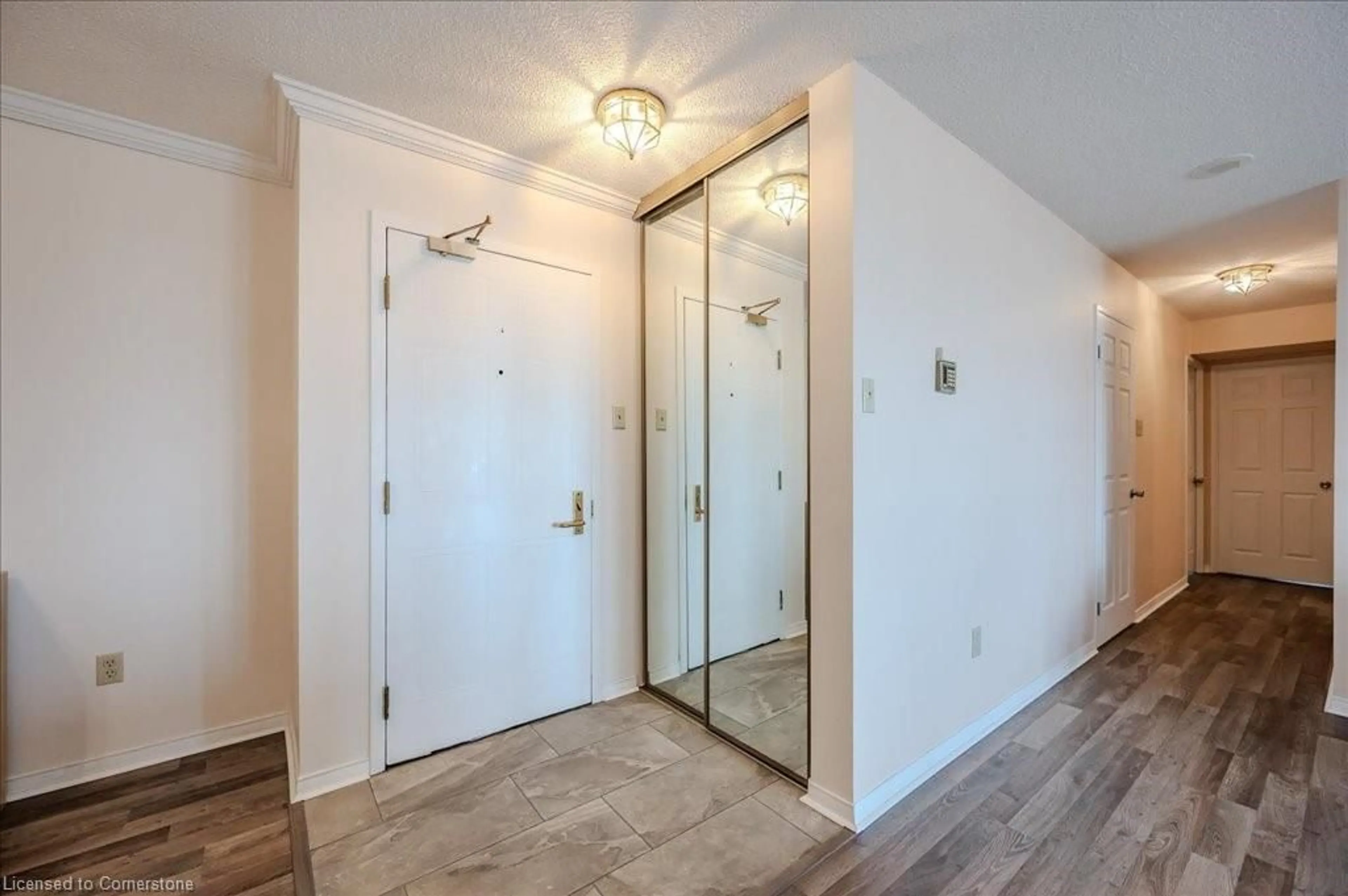 Indoor entryway for 265 Westcourt Pl #1101, Waterloo Ontario N2L 6E4