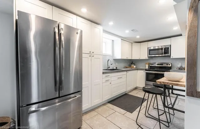 Additional property image - 14 Yorkdale Cres