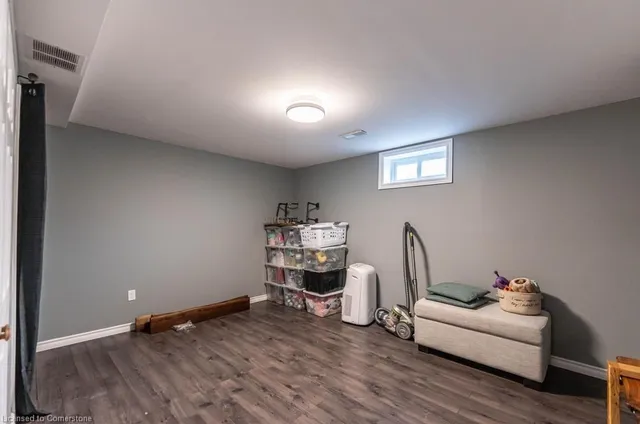 Additional property image - 14 Yorkdale Cres