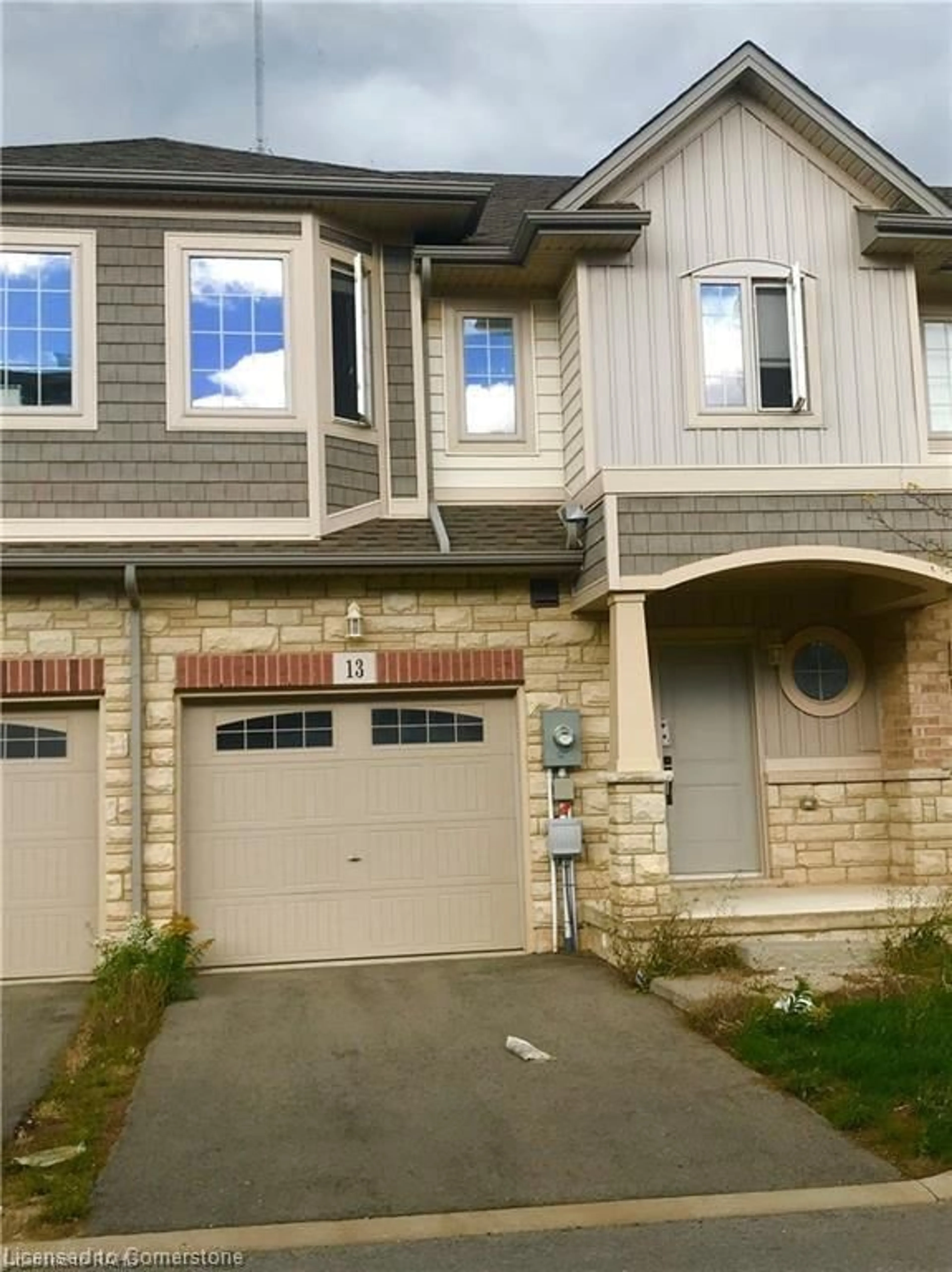 Home with brick exterior material, street for 7 Lakelawn Rd #13, Grimsby Ontario L3M 0E9