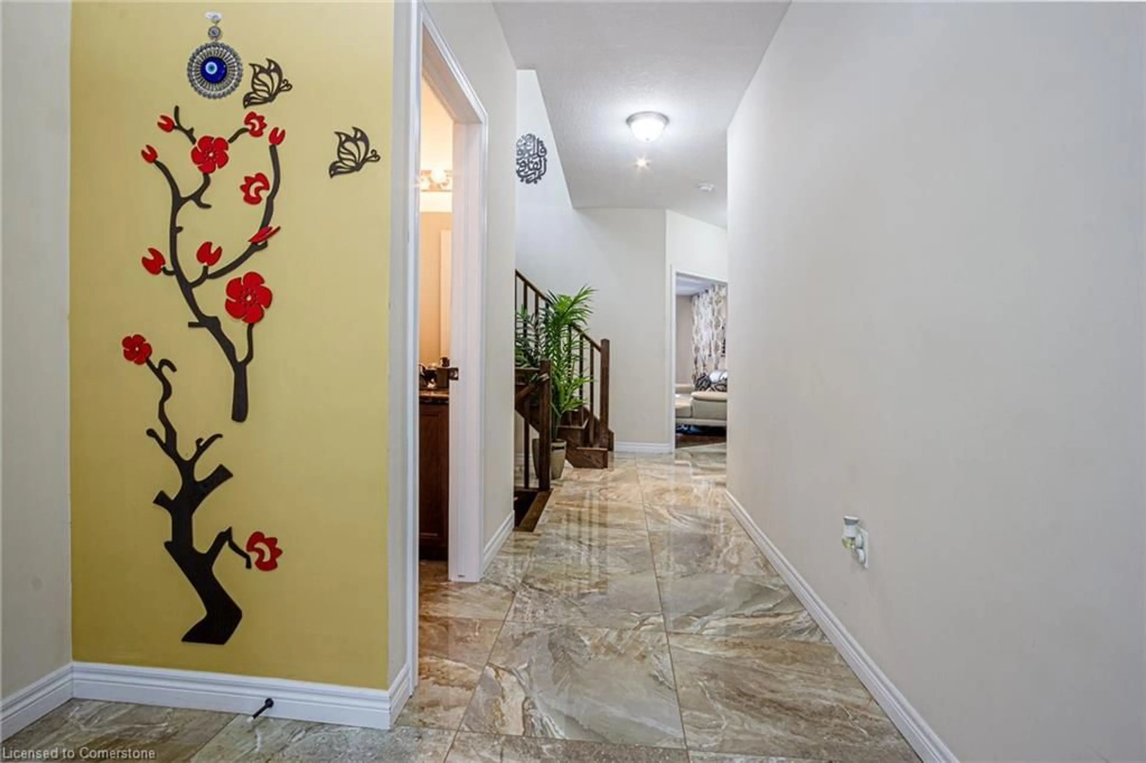 Indoor foyer for 259 Winterberry Dr, Hamilton Ontario L8K 0J5