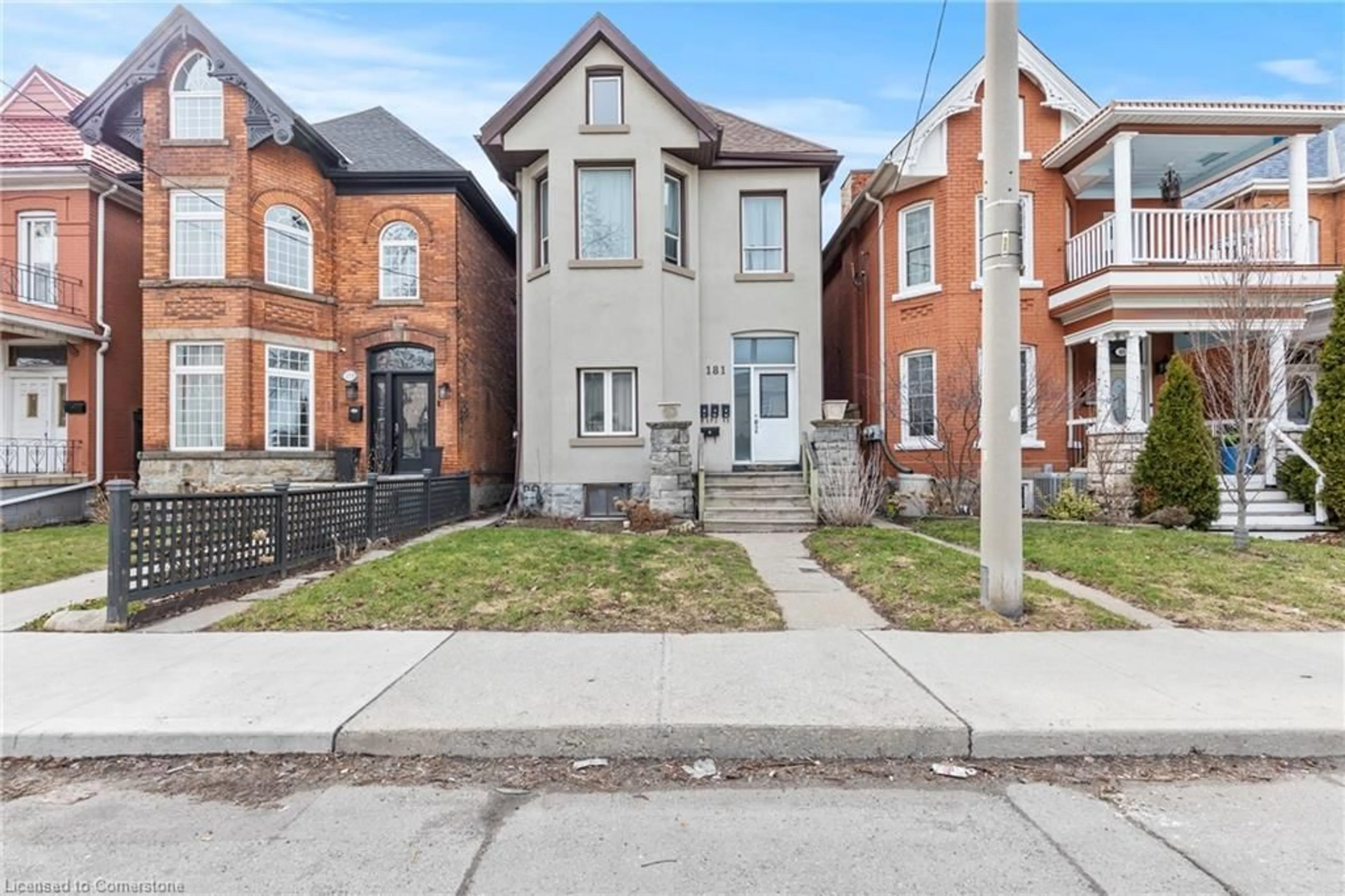 Home with brick exterior material, street for 181 West Ave, Hamilton Ontario L9L 5C7