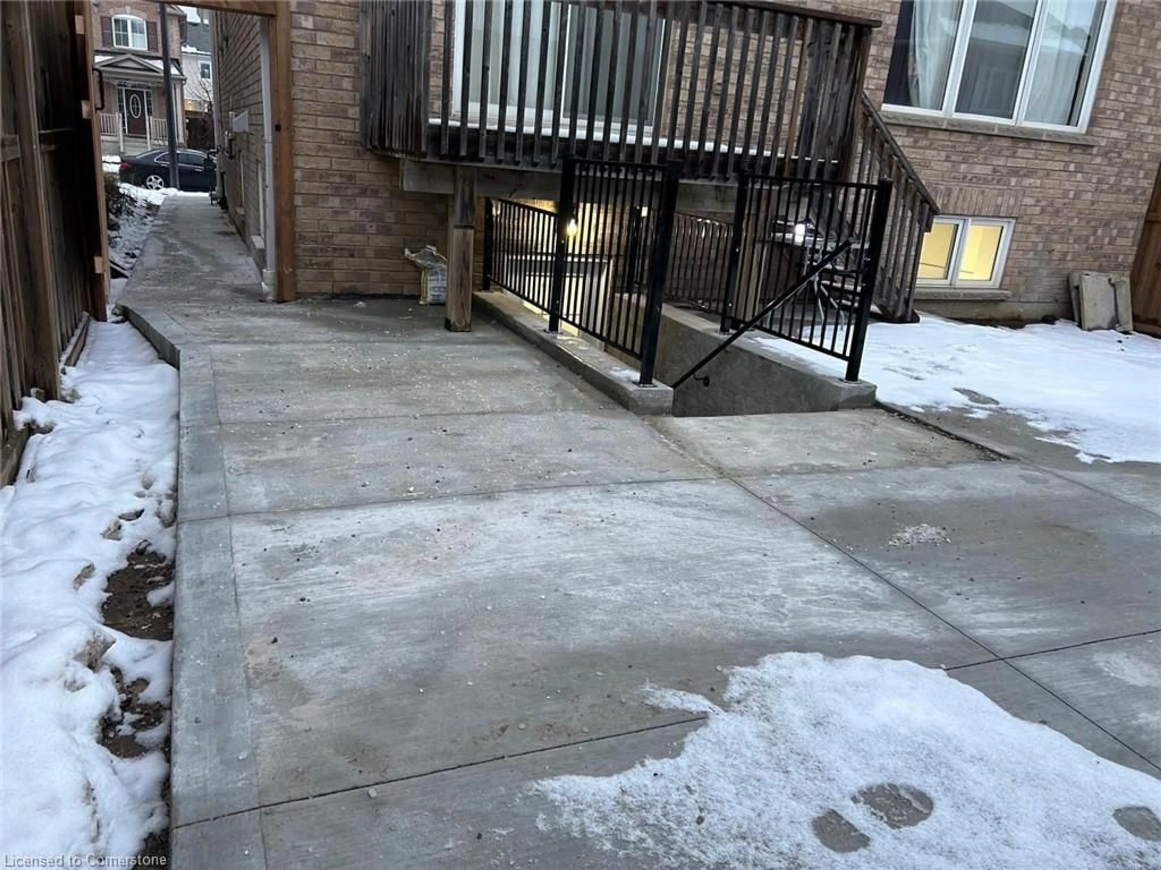 Patio, street for 31 Sofitel Dr, Kitchener Ontario N2R 0J3