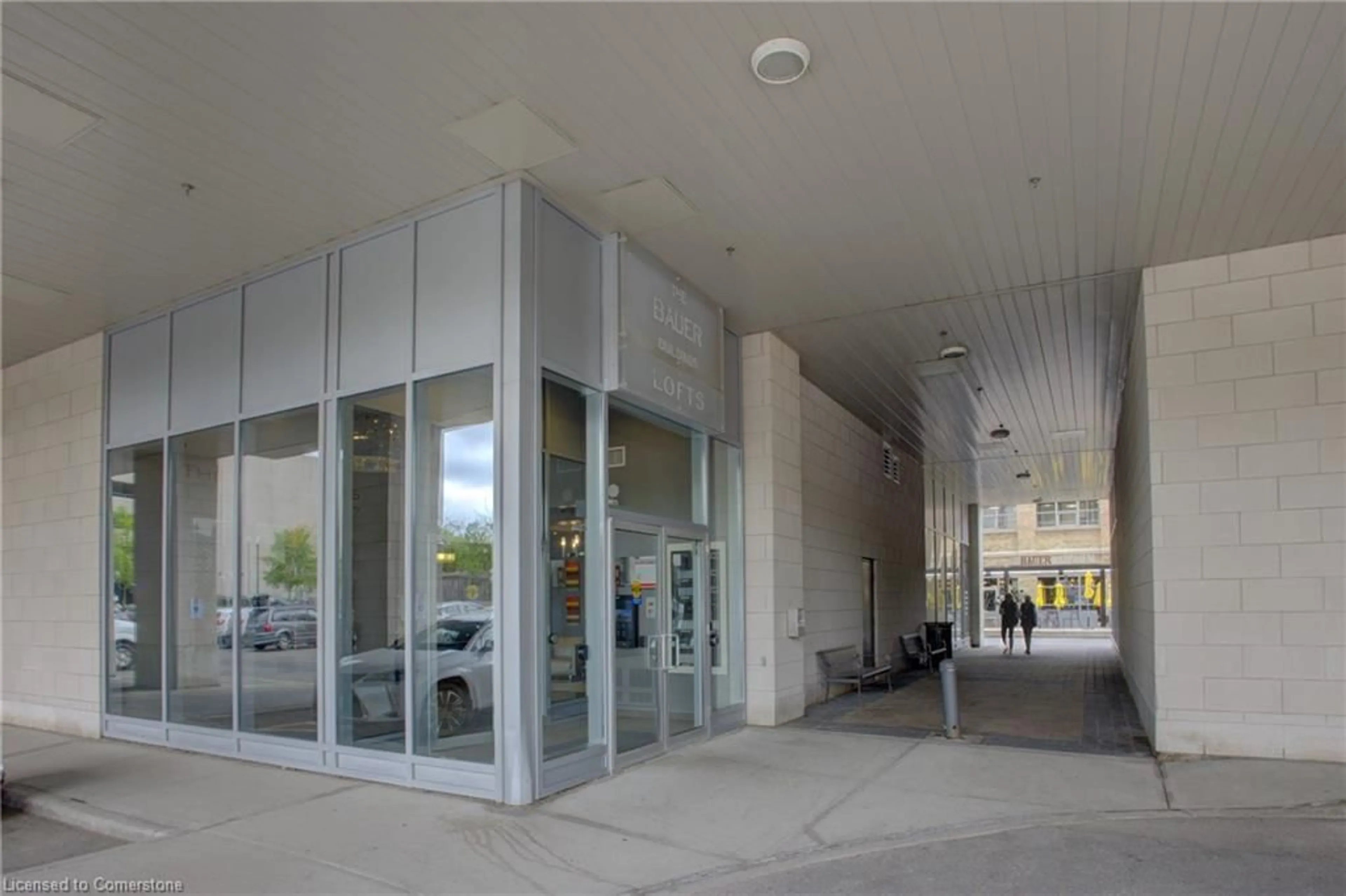 Indoor foyer for 191 King St #202, Waterloo Ontario N2J 1R1