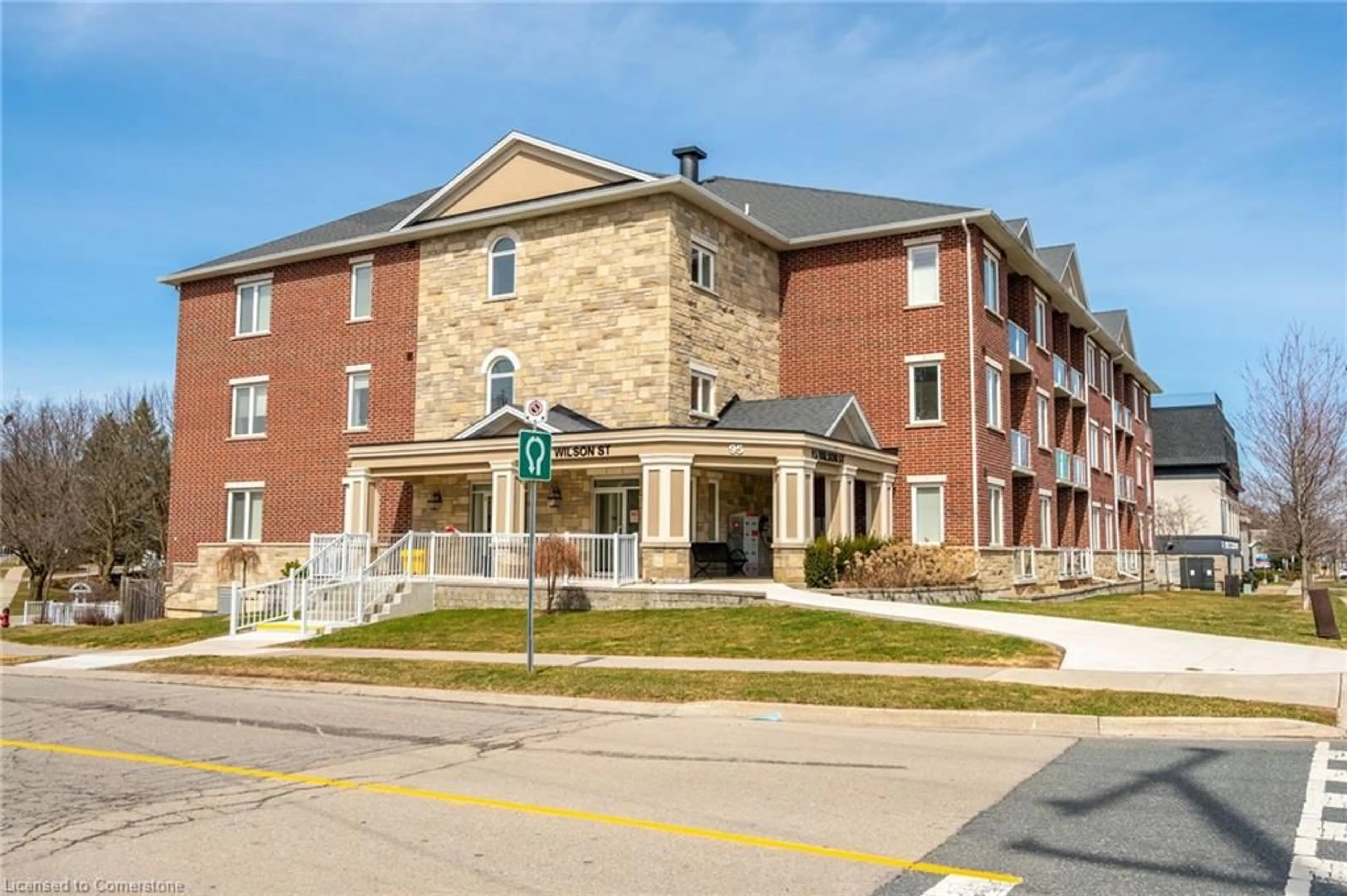 Home with brick exterior material, building for 95 Wilson St #212, Hamilton Ontario L8L 5C4