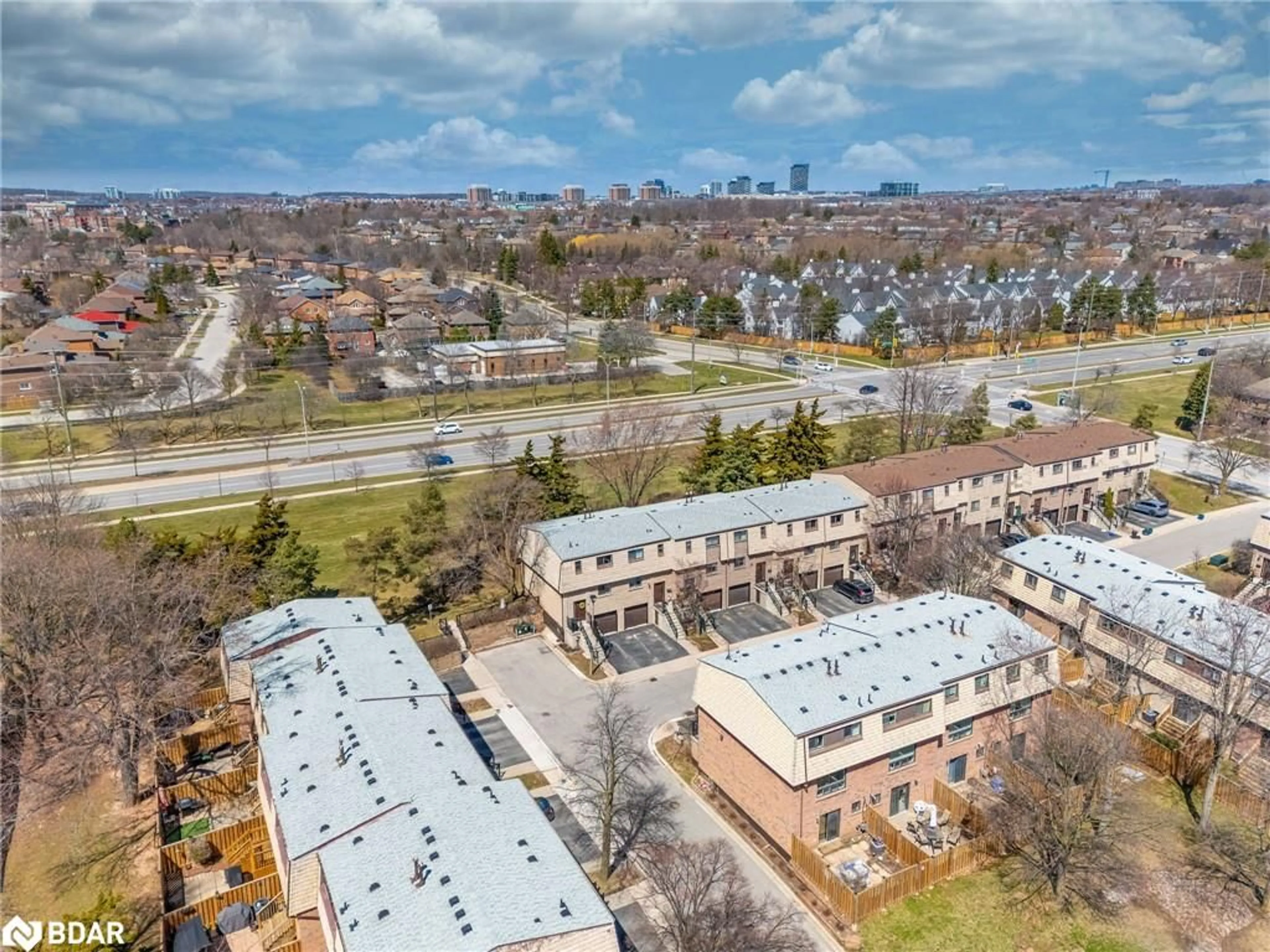 A pic from outside/outdoor area/front of a property/back of a property/a pic from drone, city buildings view from balcony for 1532 Sixth Line #14, Oakville Ontario L6H 2P2