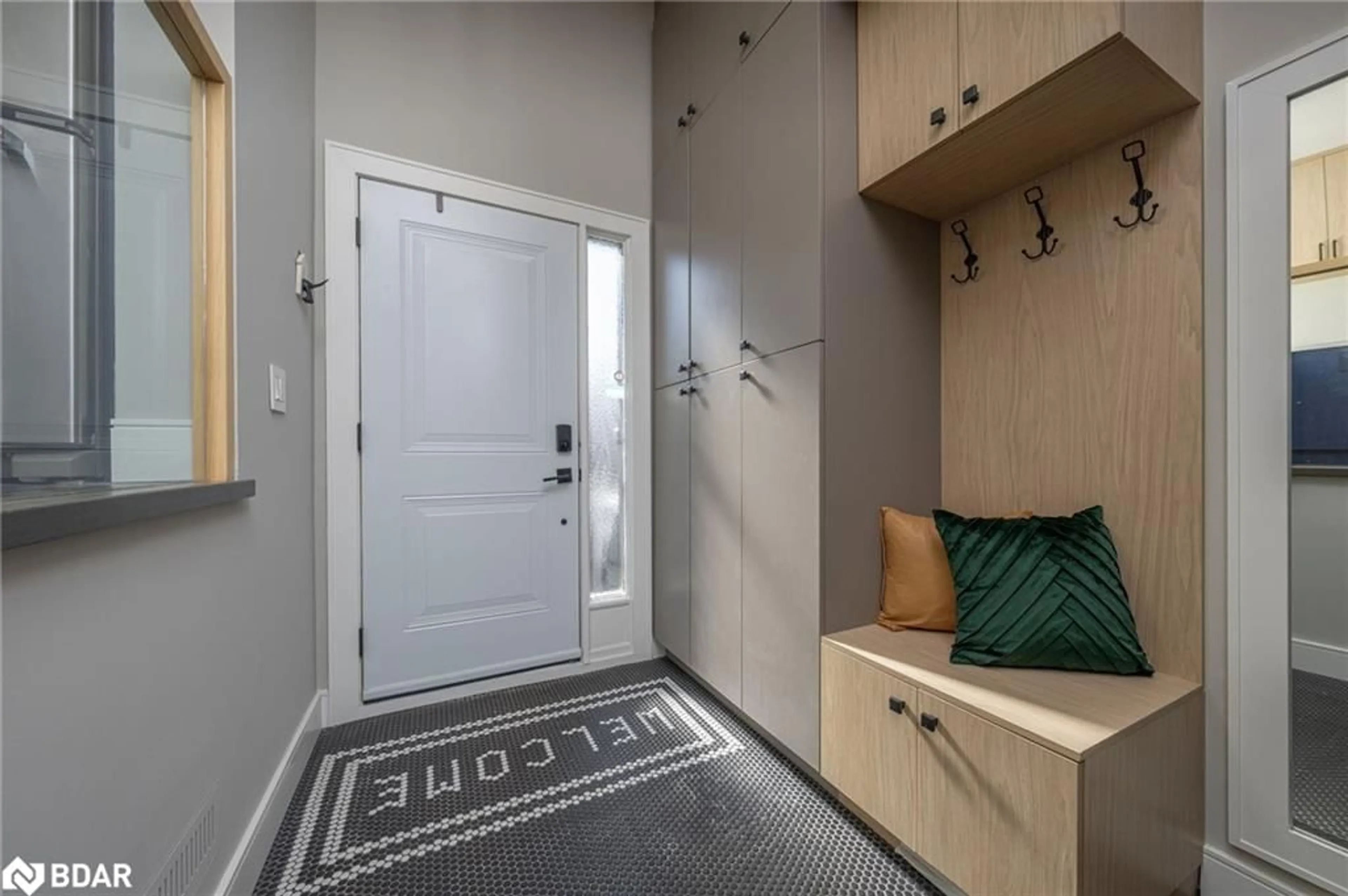 Indoor entryway for 1532 Sixth Line #14, Oakville Ontario L6H 2P2