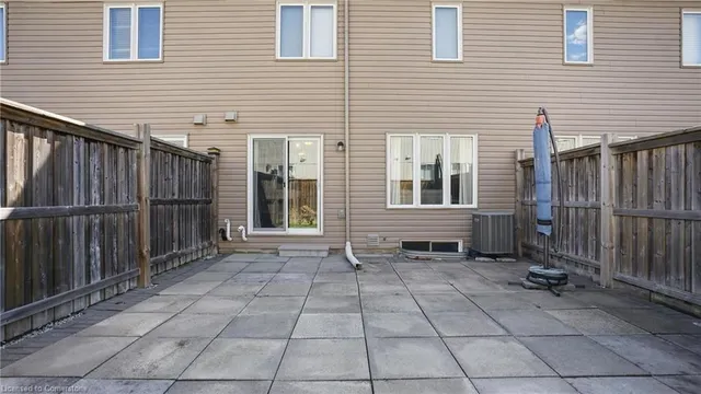 Primary image of 9 Lynch Cres