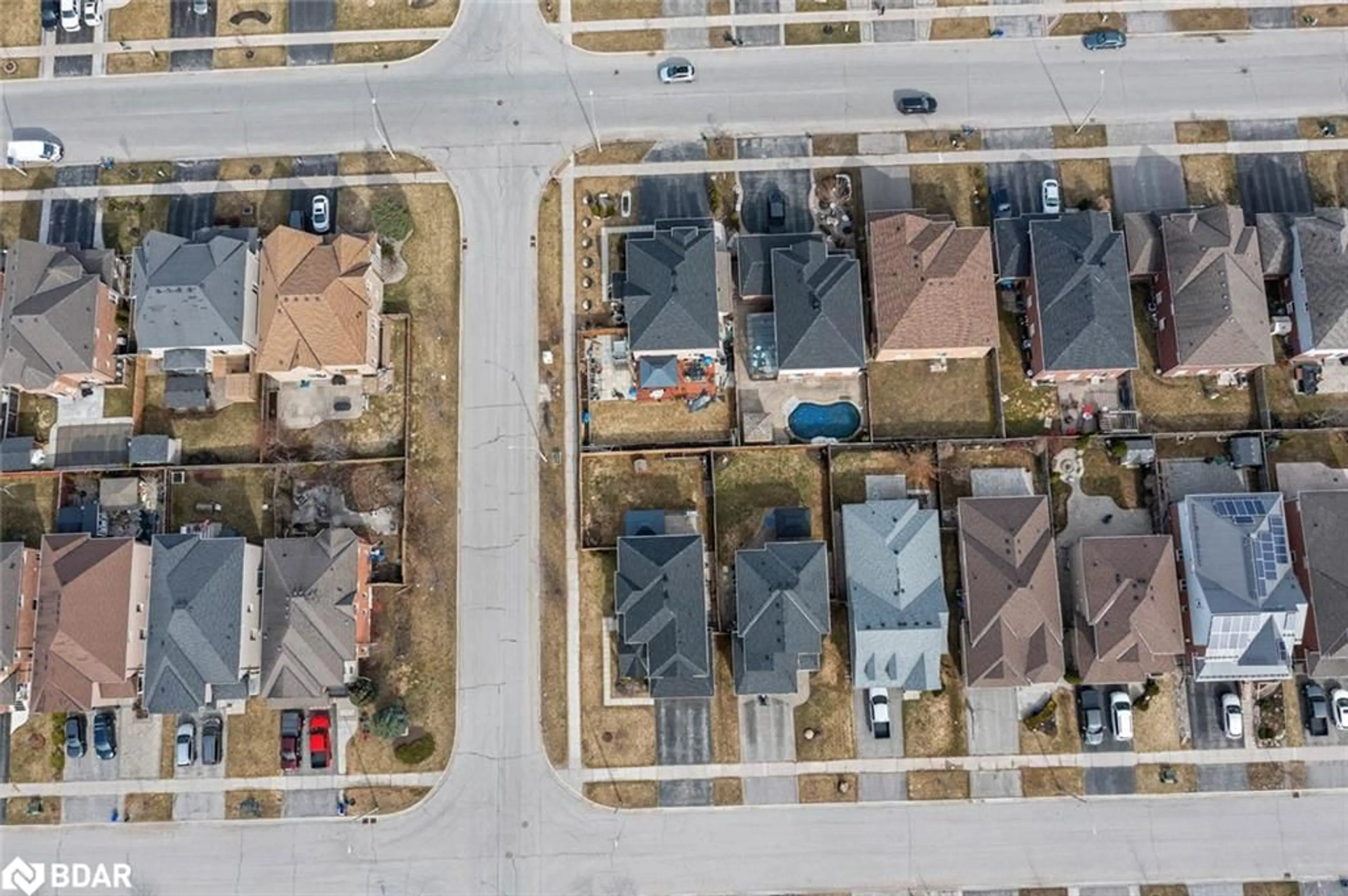 A pic from outside/outdoor area/front of a property/back of a property/a pic from drone, street for 181 Sovereign's Gate, Barrie Ontario L4M 0A7