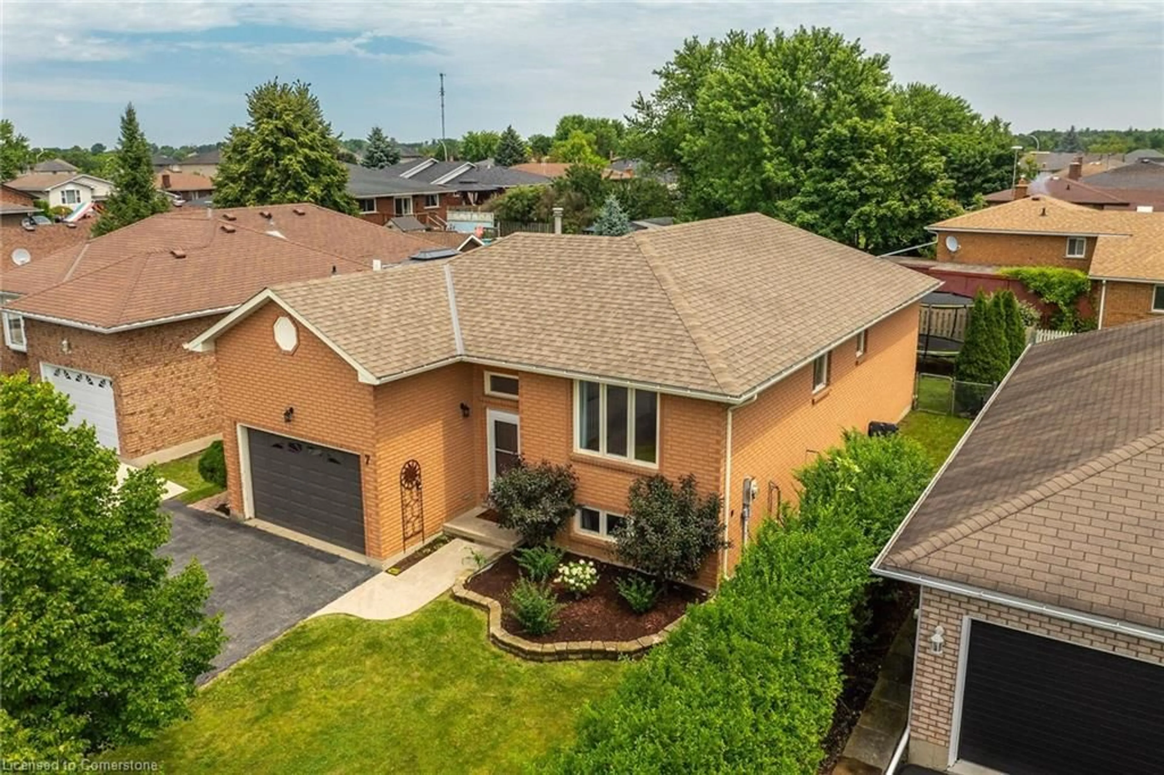 A pic from outside/outdoor area/front of a property/back of a property/a pic from drone, street for 7 Country Club Rd, Cayuga Ontario N0A 1E0