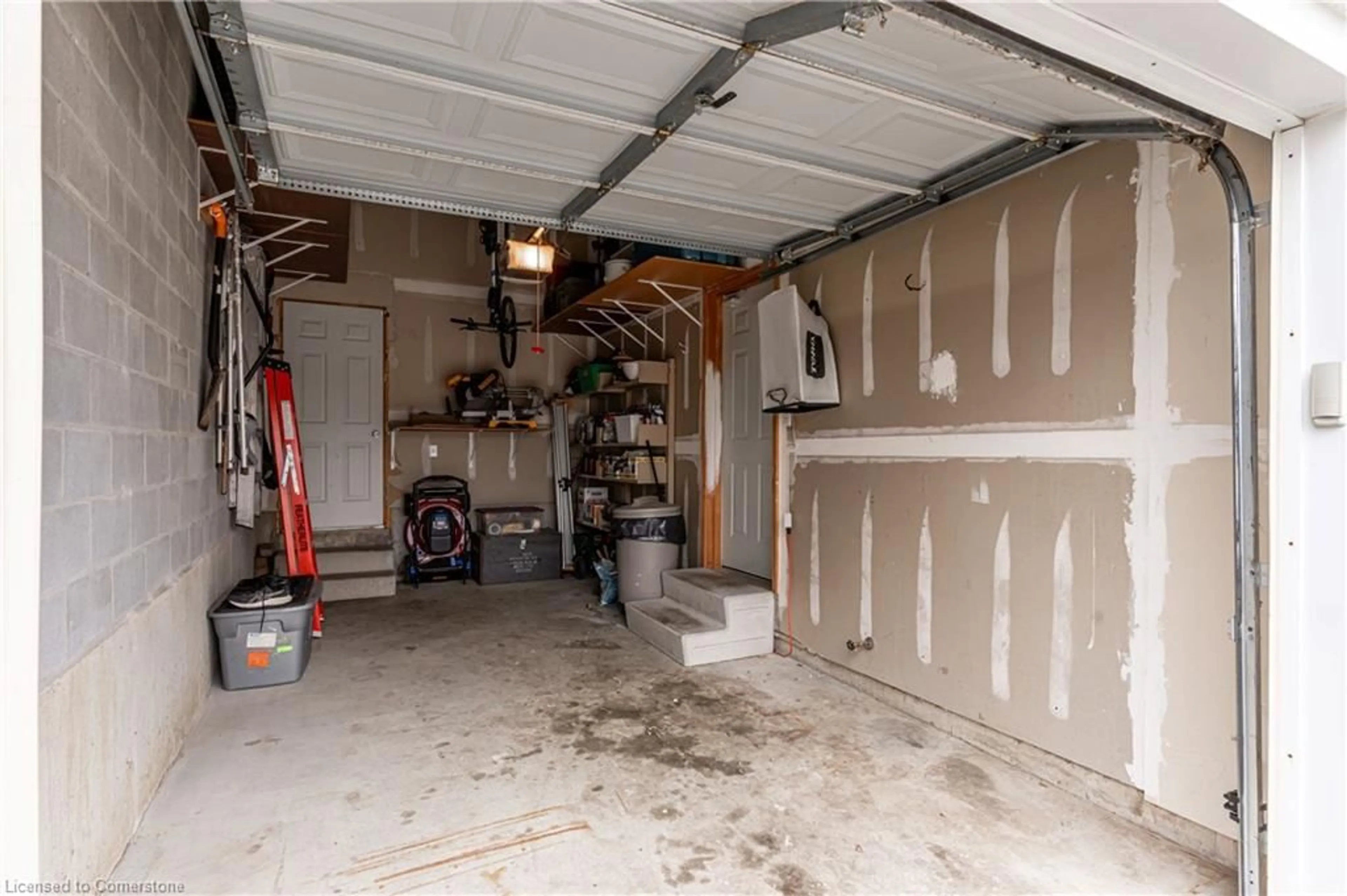 Indoor garage for 7 Millcroft Dr, Simcoe Ontario N3Y 5M9