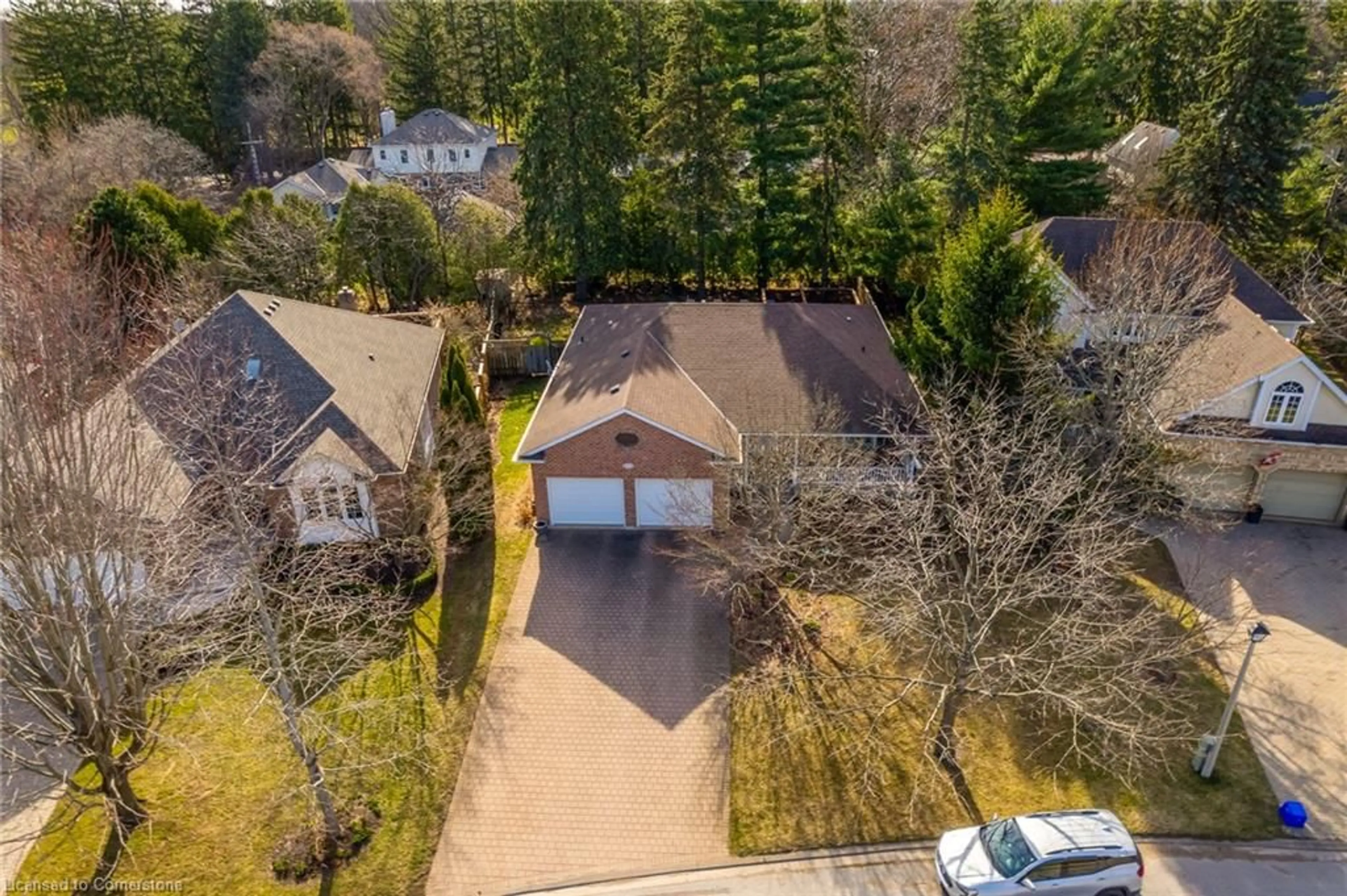 A pic from outside/outdoor area/front of a property/back of a property/a pic from drone, street for 26 Park Crt, Niagara-on-the-Lake Ontario L0S 1J0