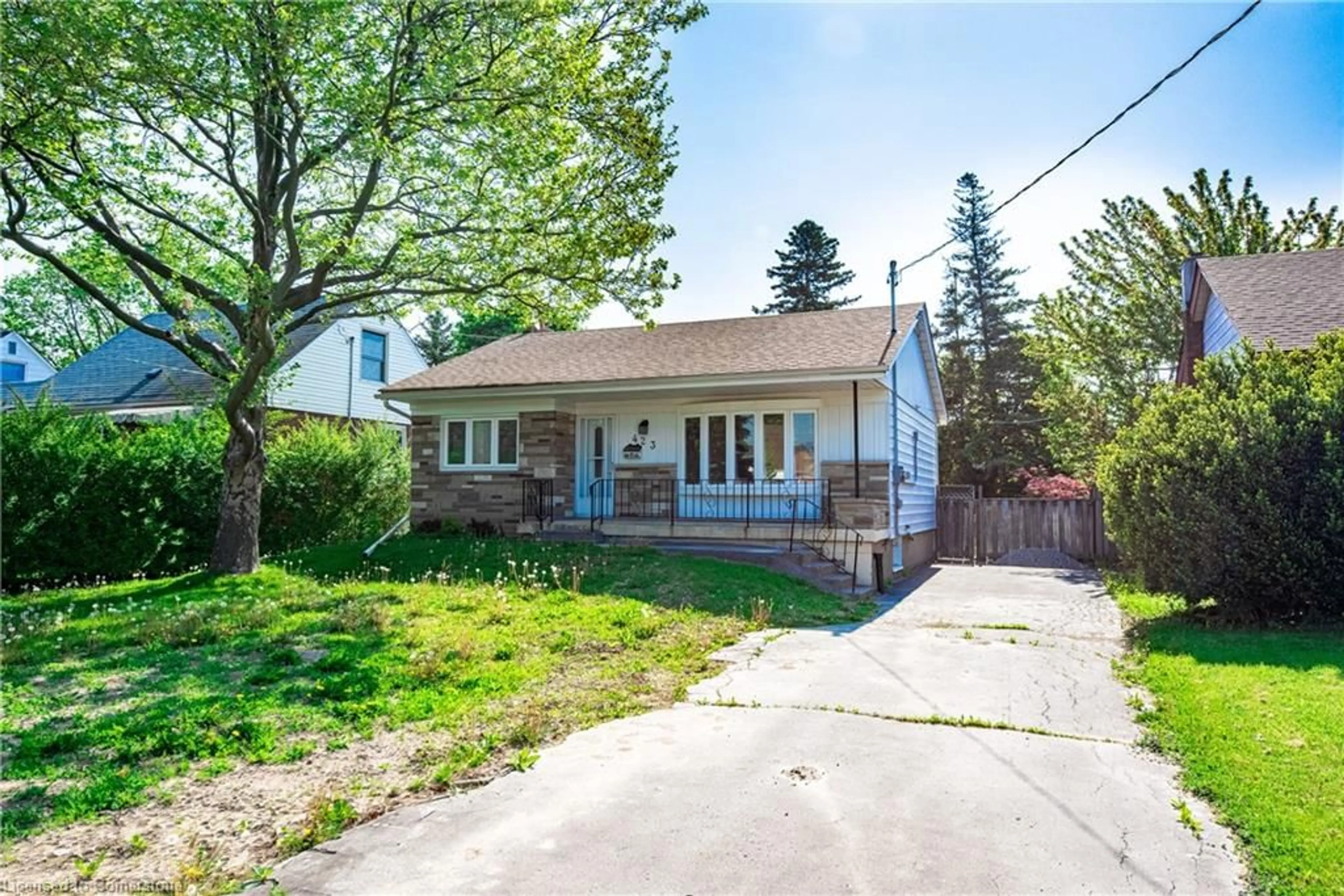 A pic from outside/outdoor area/front of a property/back of a property/a pic from drone, street for 423 Upper Ottawa St, Hamilton Ontario L8T 3S9