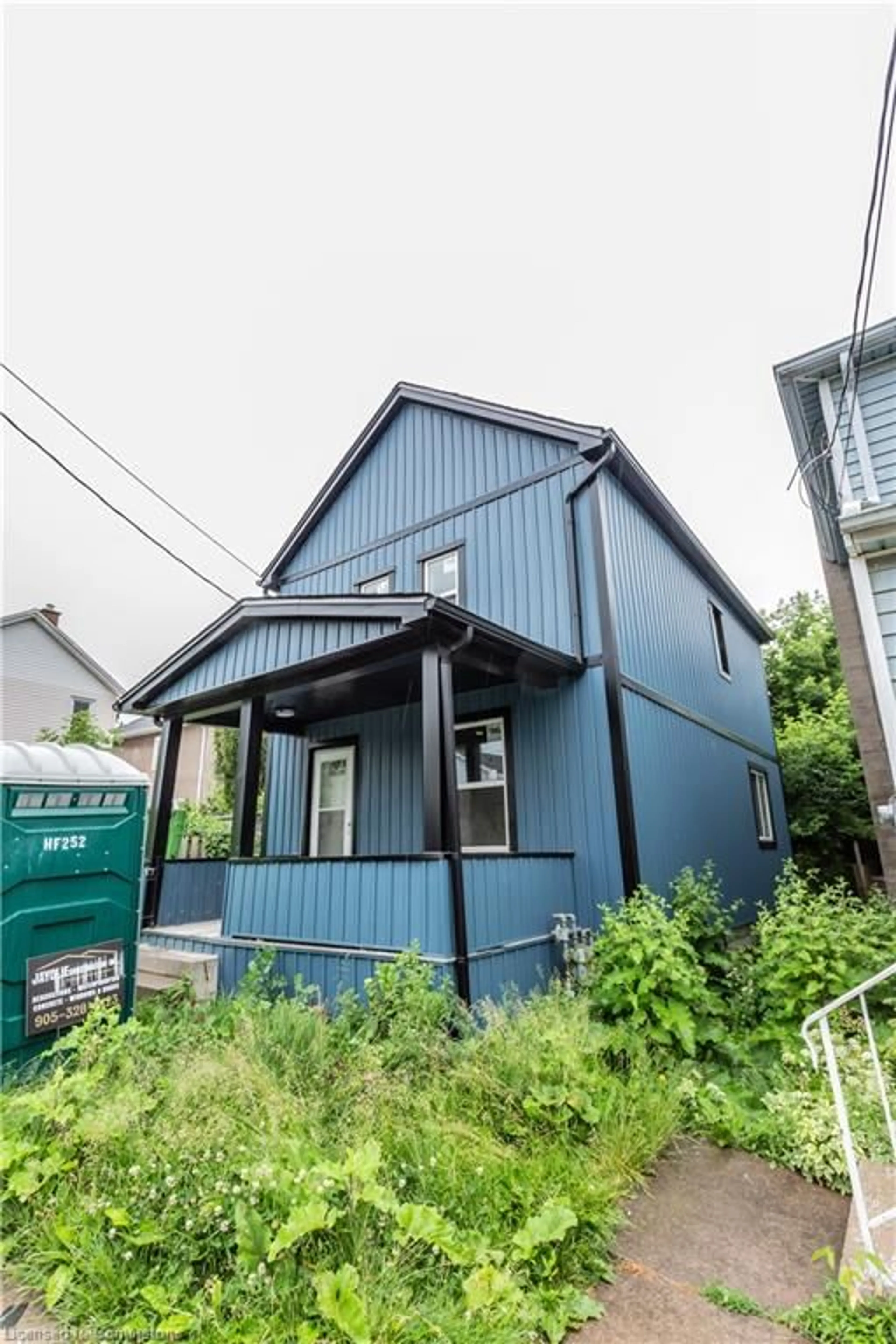 Home with vinyl exterior material, street for 41 Kennedy St, Welland Ontario L3B 3R7
