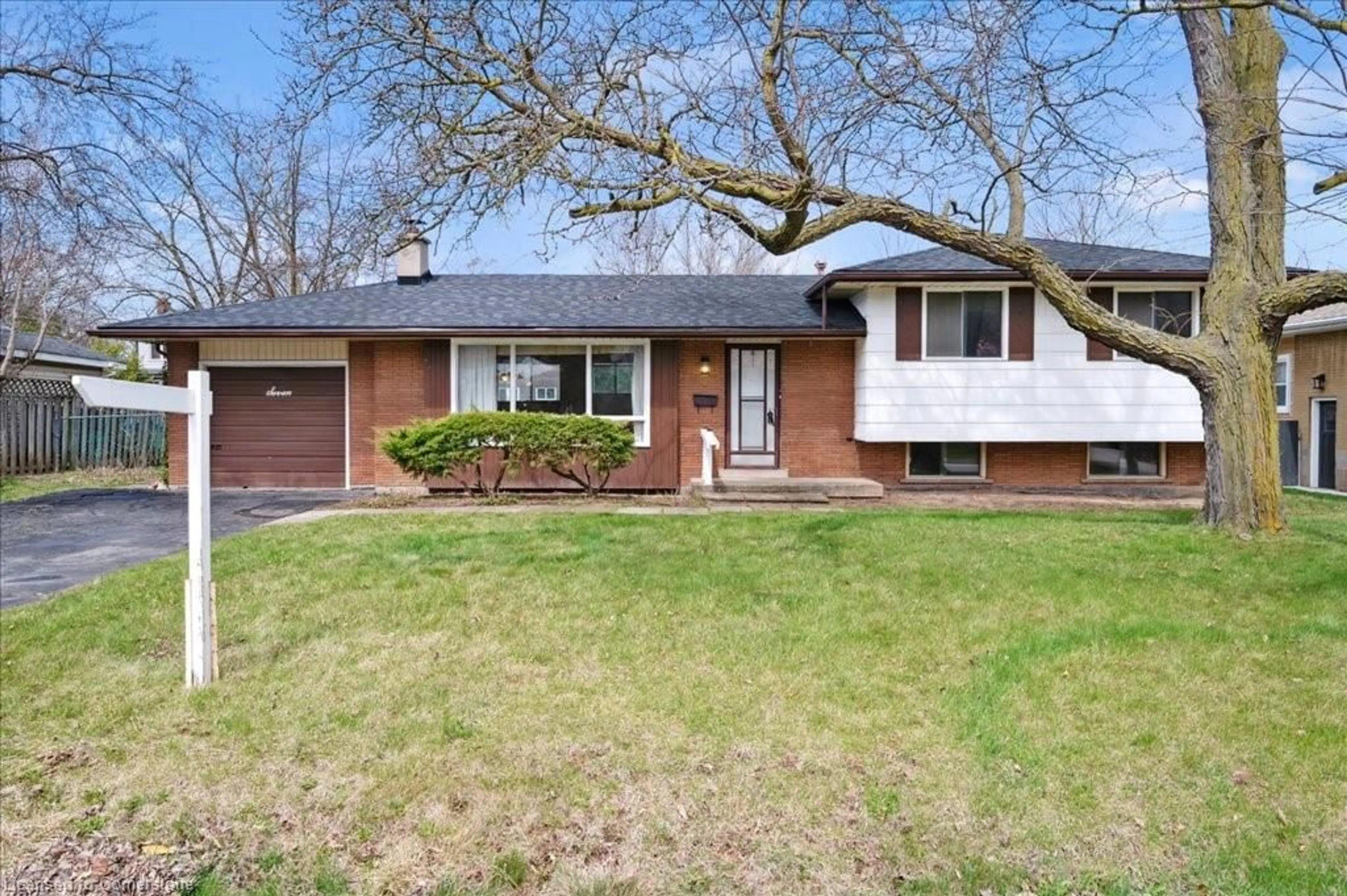 Home with brick exterior material, street for 7 Jasper Dr, Stoney Creek Ontario L8G 2S3