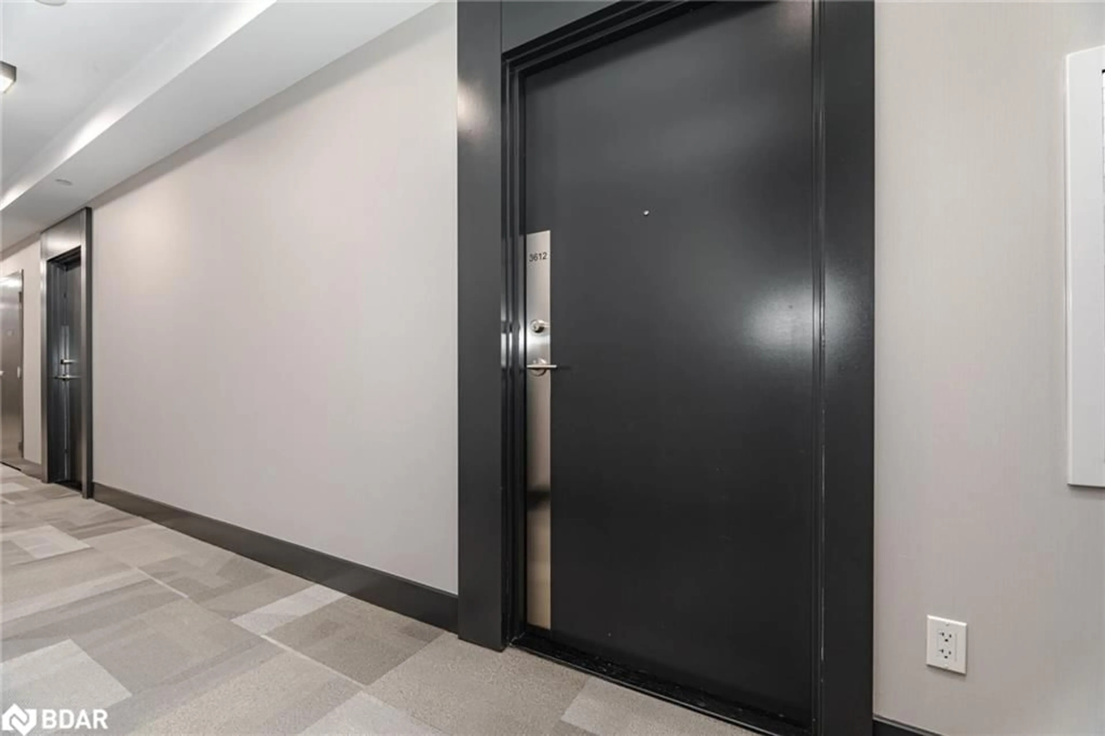 Indoor foyer for 7895 Jane St #3612, Concord Ontario L4K 2M7
