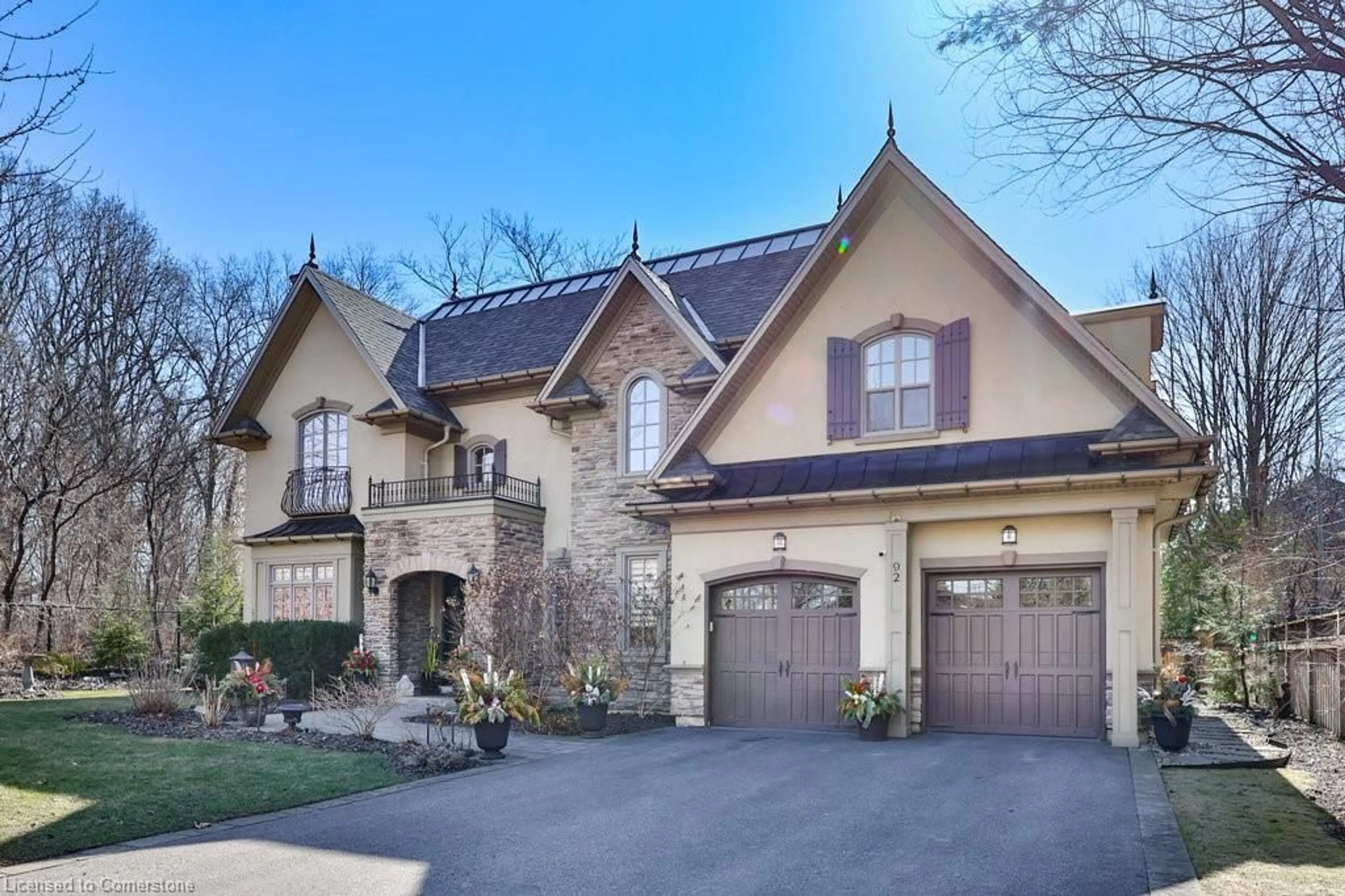 Home with brick exterior material, street for 92 Pinetree Way, Mississauga Ontario L5G 2R1