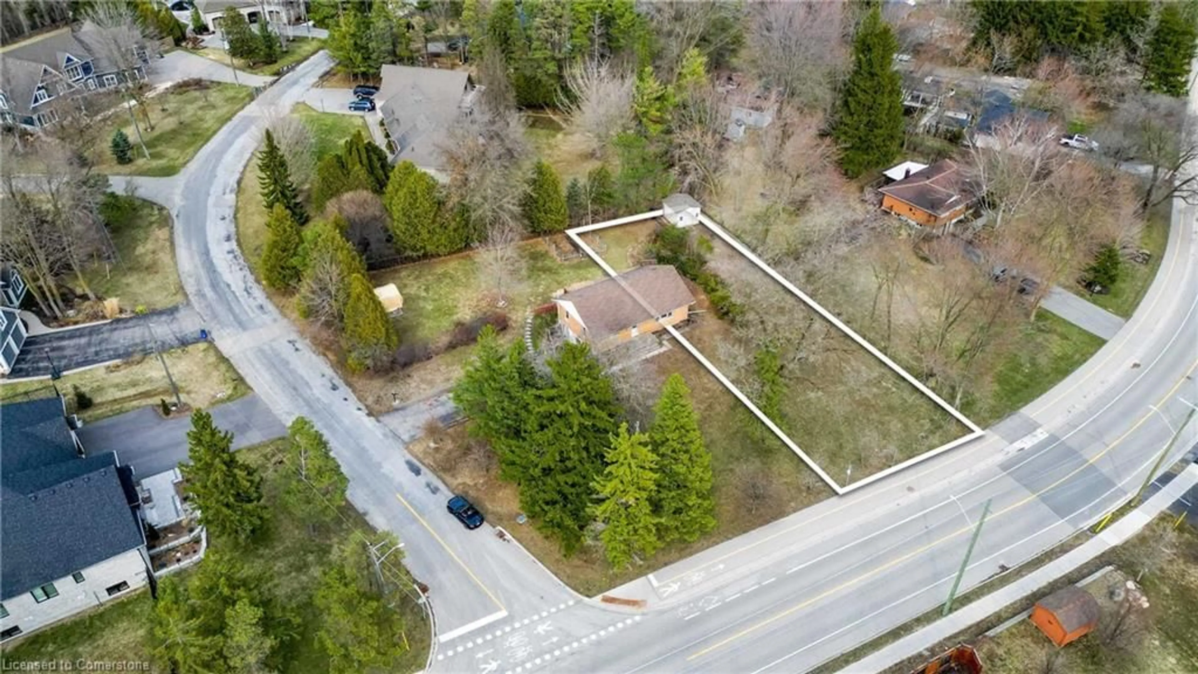A pic from outside/outdoor area/front of a property/back of a property/a pic from drone, building for 416 Woolwich St, Waterloo Ontario N2K 2L3