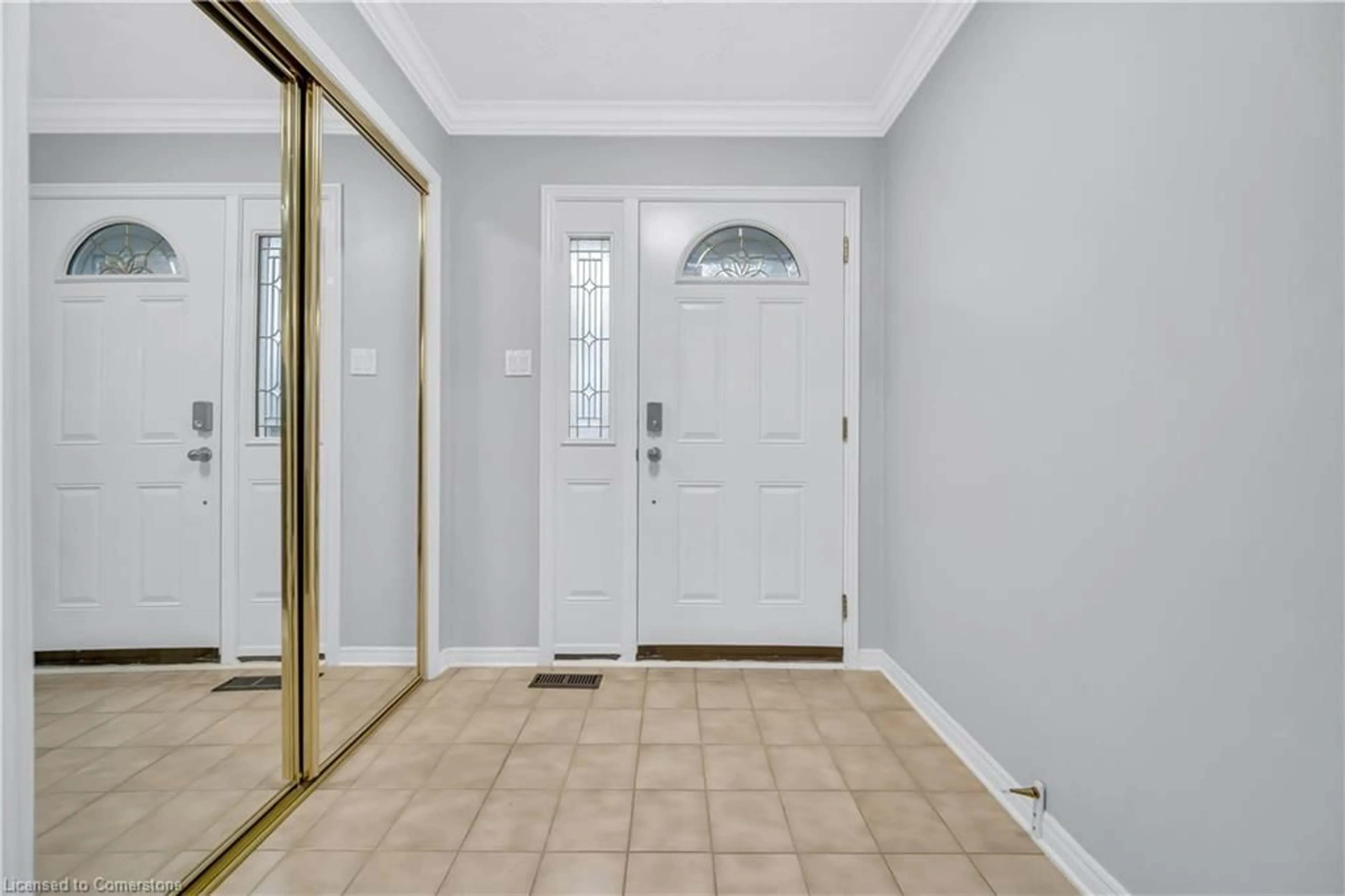 Indoor entryway for 46 Fortura Crt, Thorold Ontario L2V 4Y1