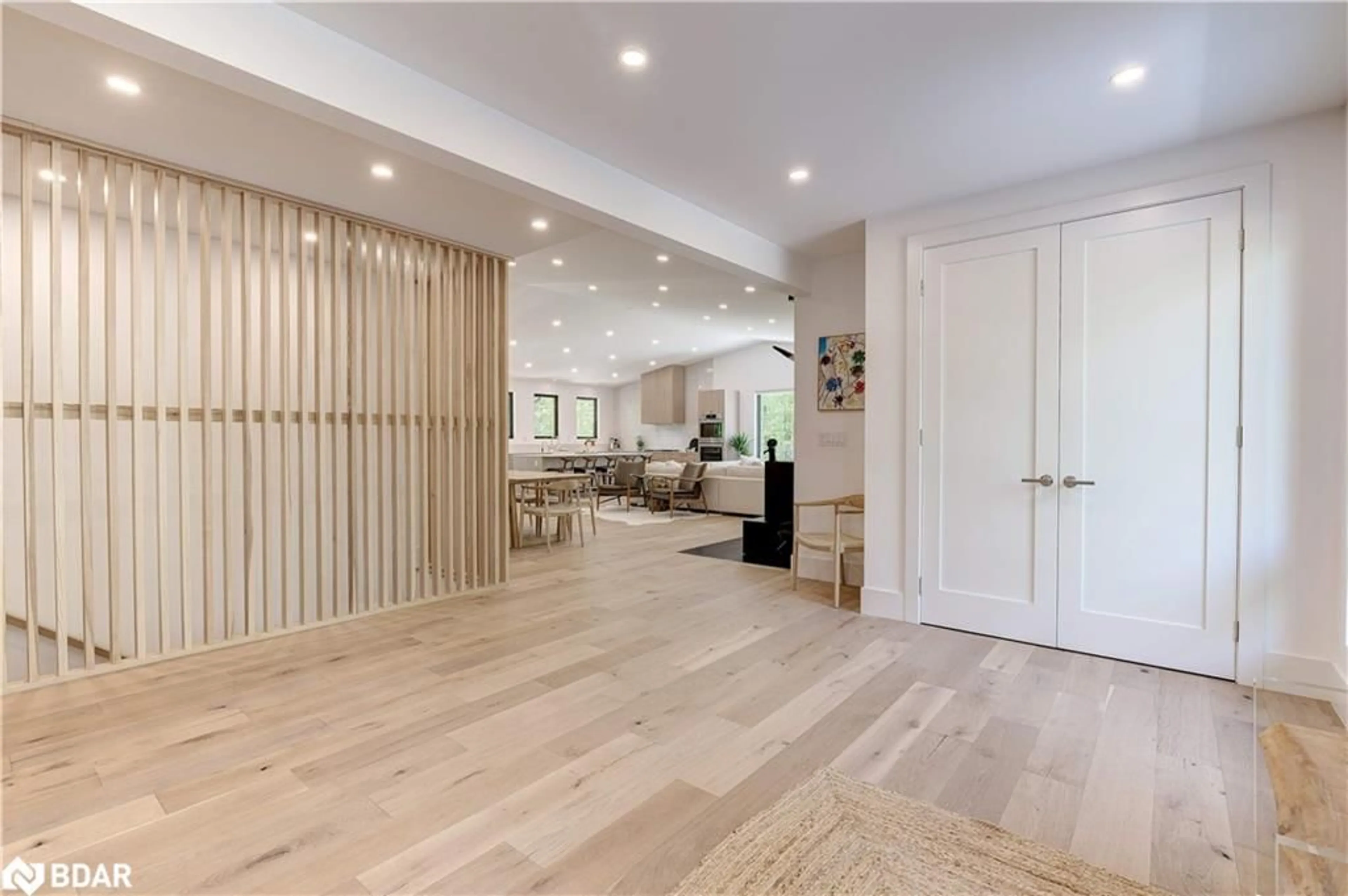 Indoor entryway for 295 Allen Rd, Grimsby Ontario L3M 4E7