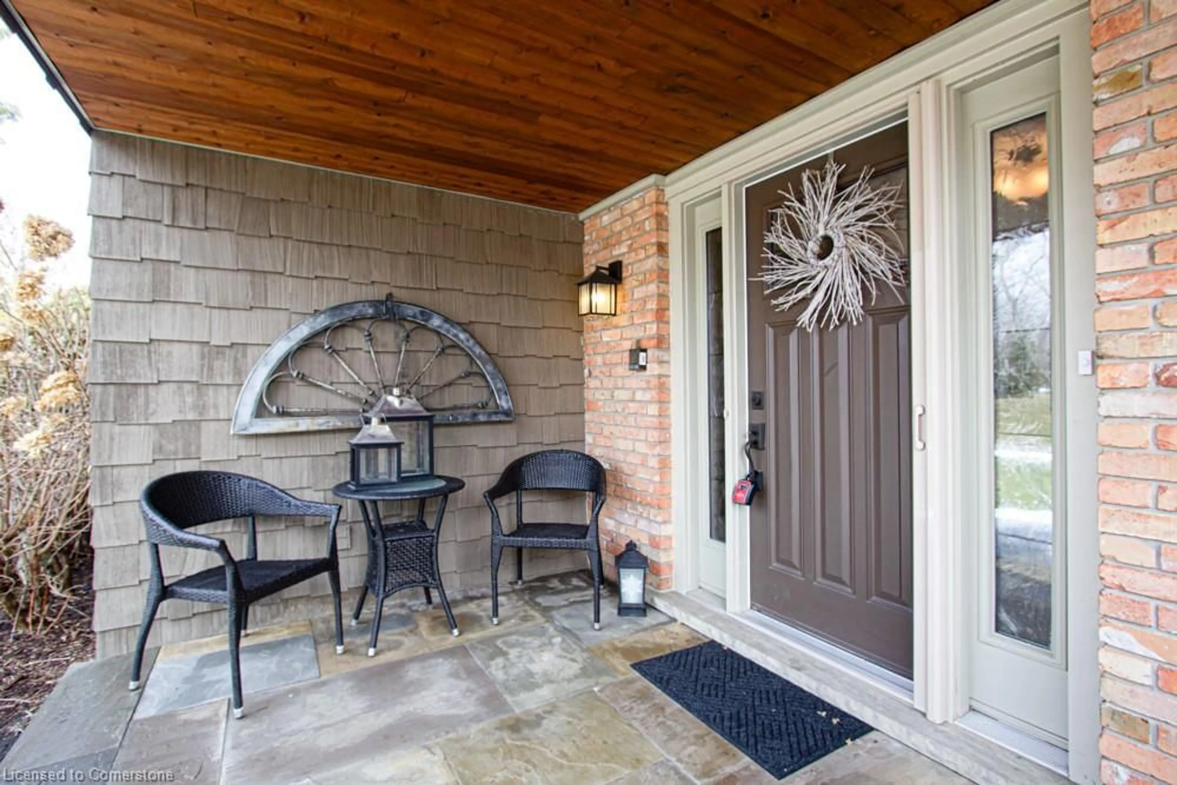 Indoor entryway for 15 Coachman Cres, Hamilton Ontario L8N 2Z7