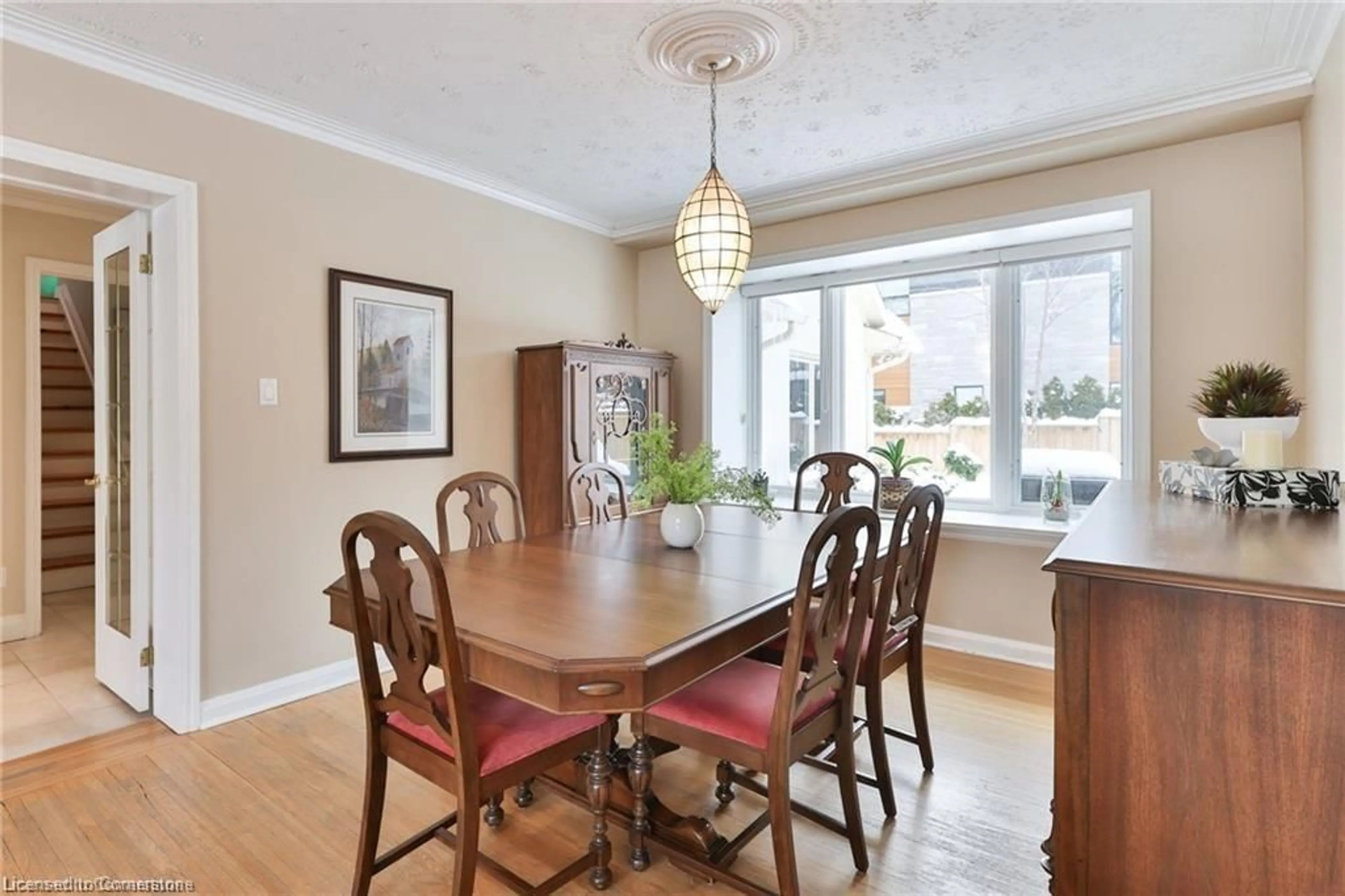 Dining room, wood/laminate floor for 174 Chartwell Rd, Oakville Ontario L6J 3Z8