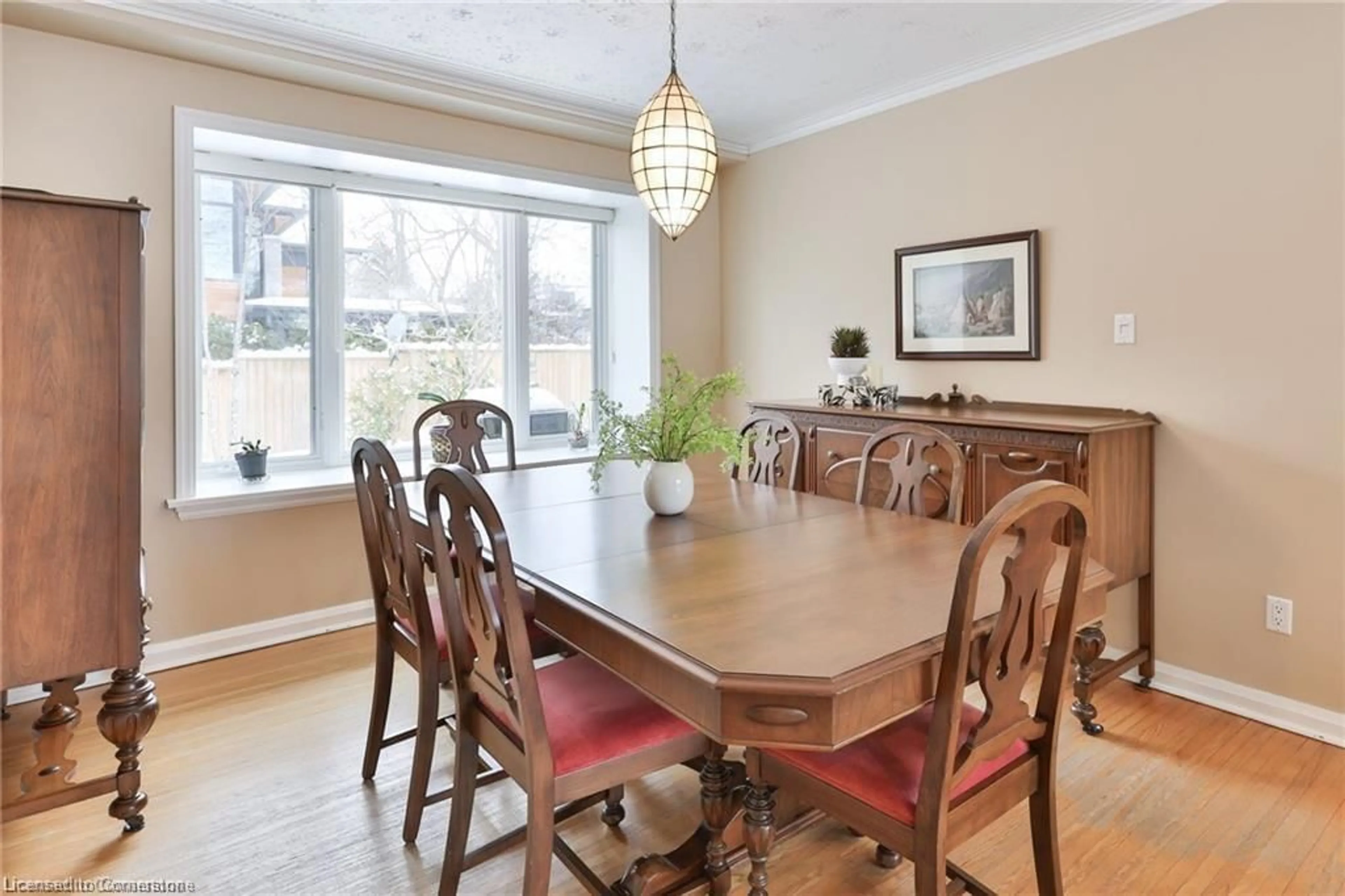 Dining room, wood/laminate floor for 174 Chartwell Rd, Oakville Ontario L6J 3Z8