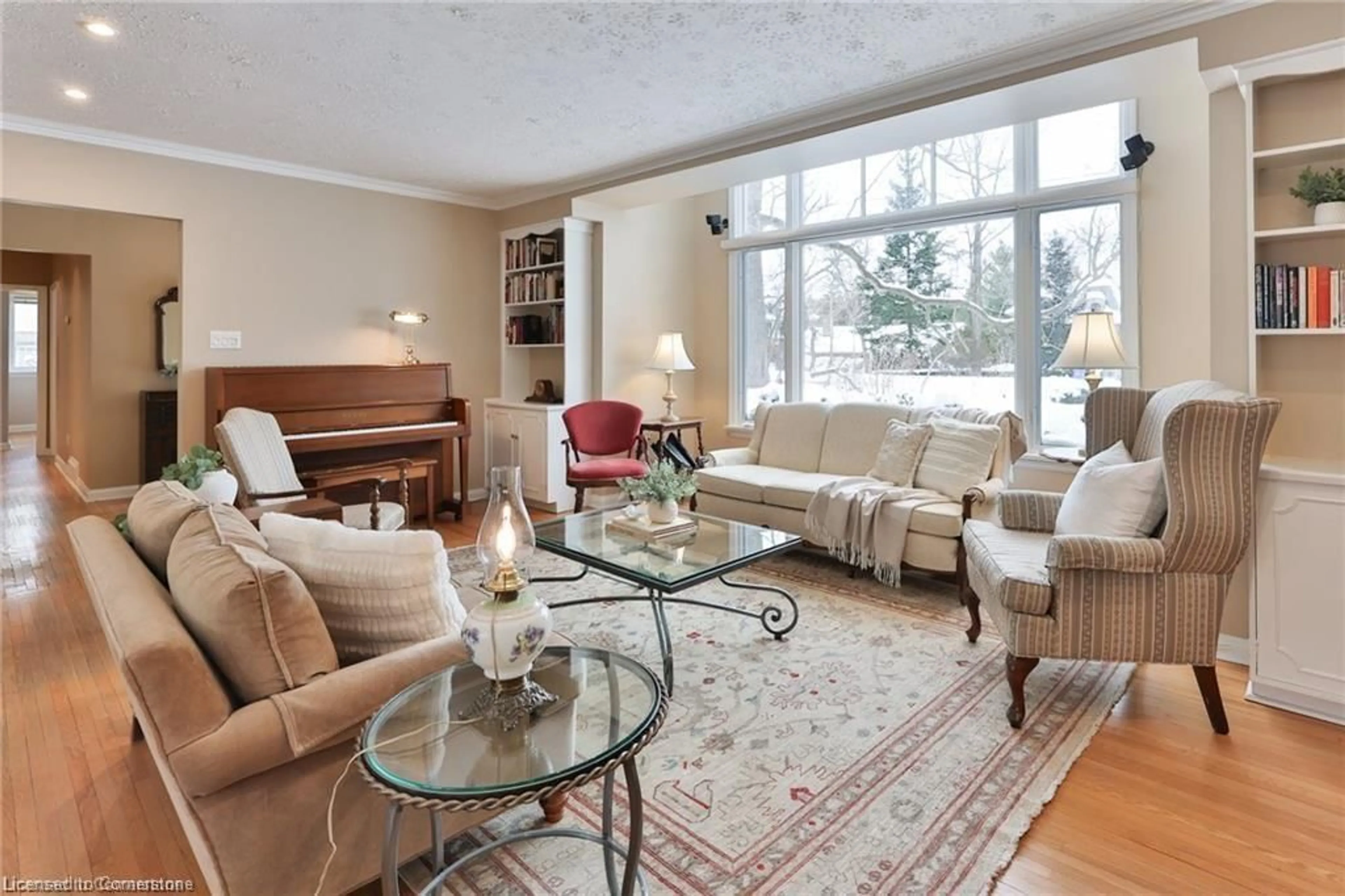 Living room with furniture, unknown for 174 Chartwell Rd, Oakville Ontario L6J 3Z8