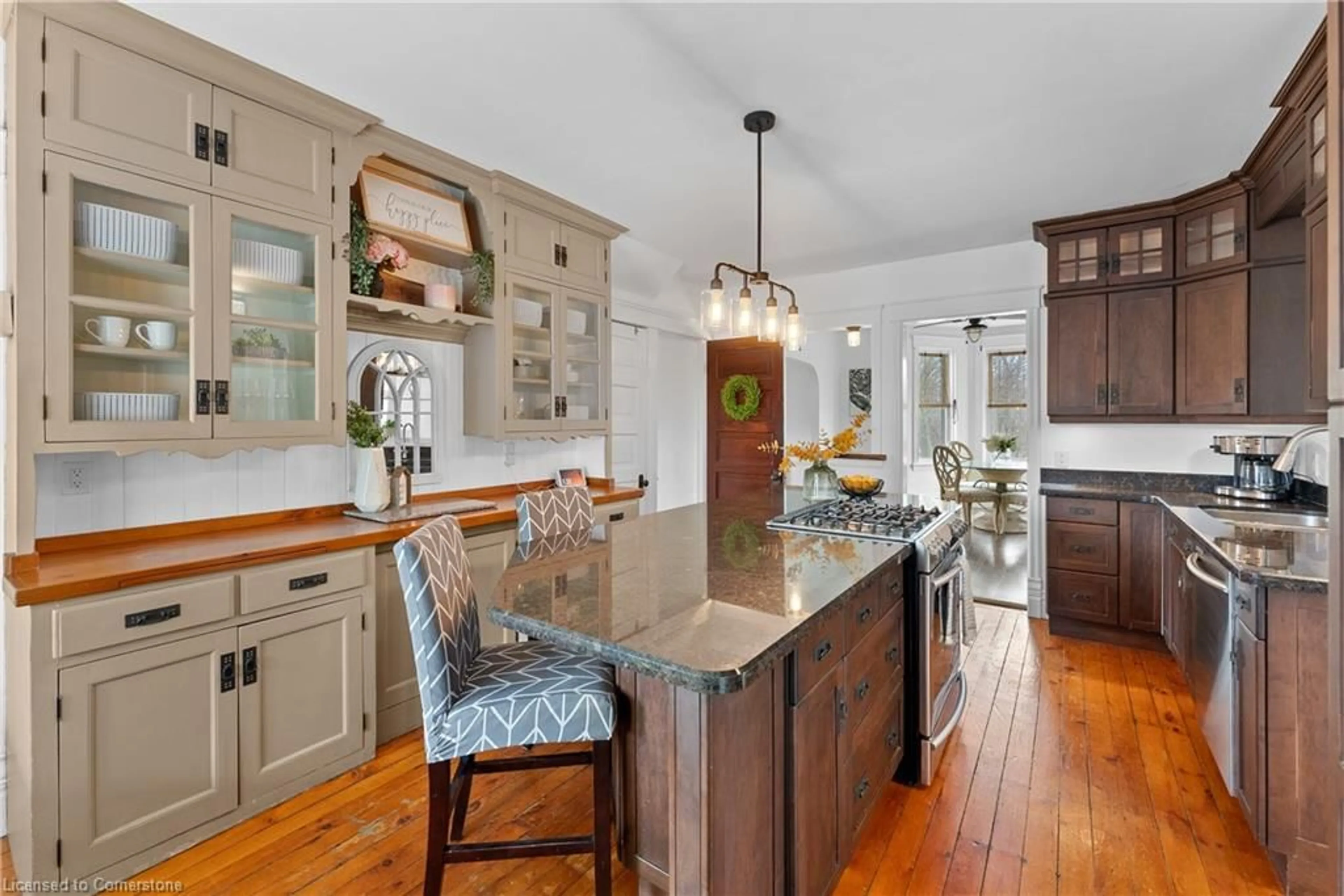 Open concept kitchen, unknown for 621 Rosehill Rd, Fort Erie Ontario L2A 5M4