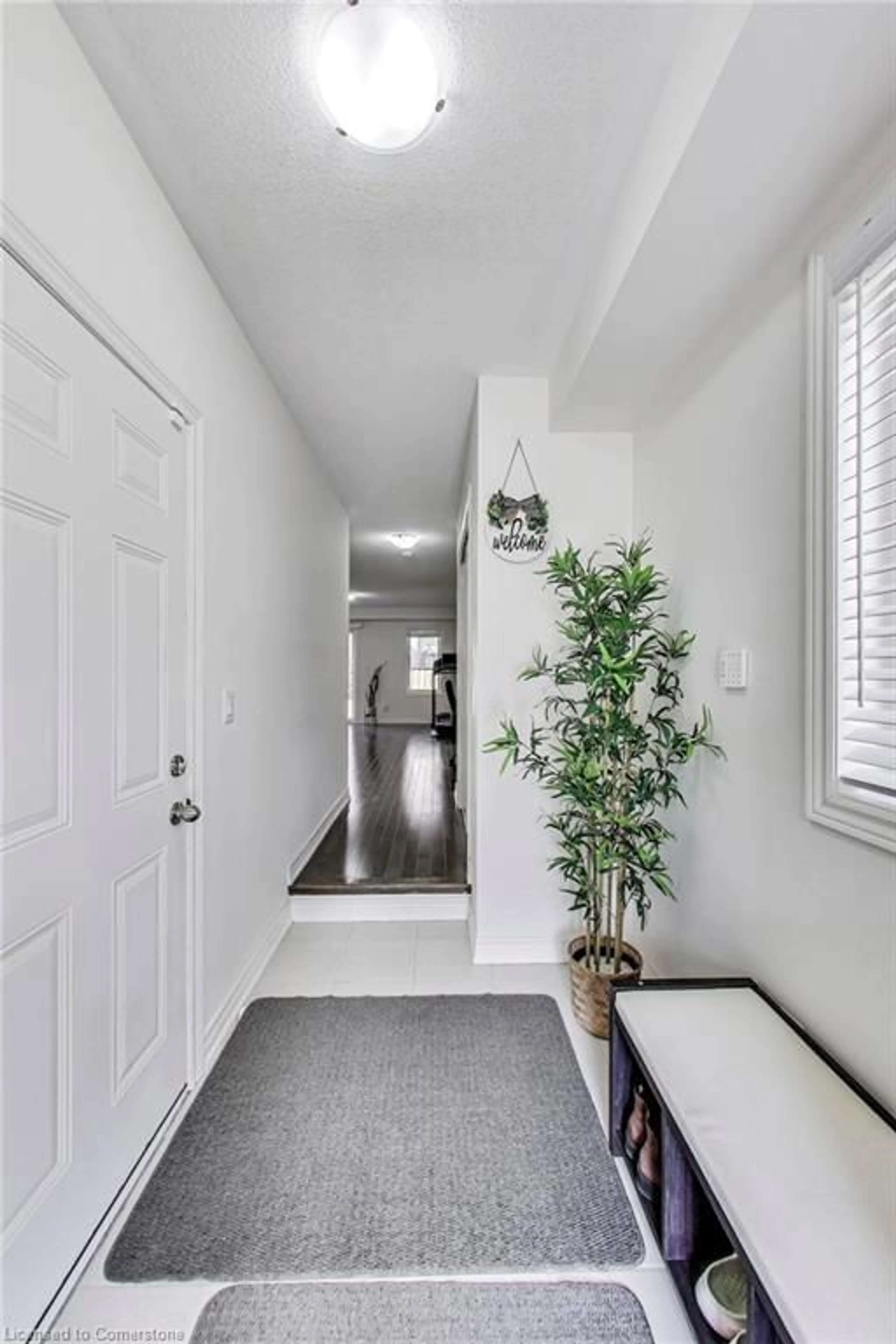 Indoor entryway for 3947 Tufgar Cres, Burlington Ontario L7M 1P8
