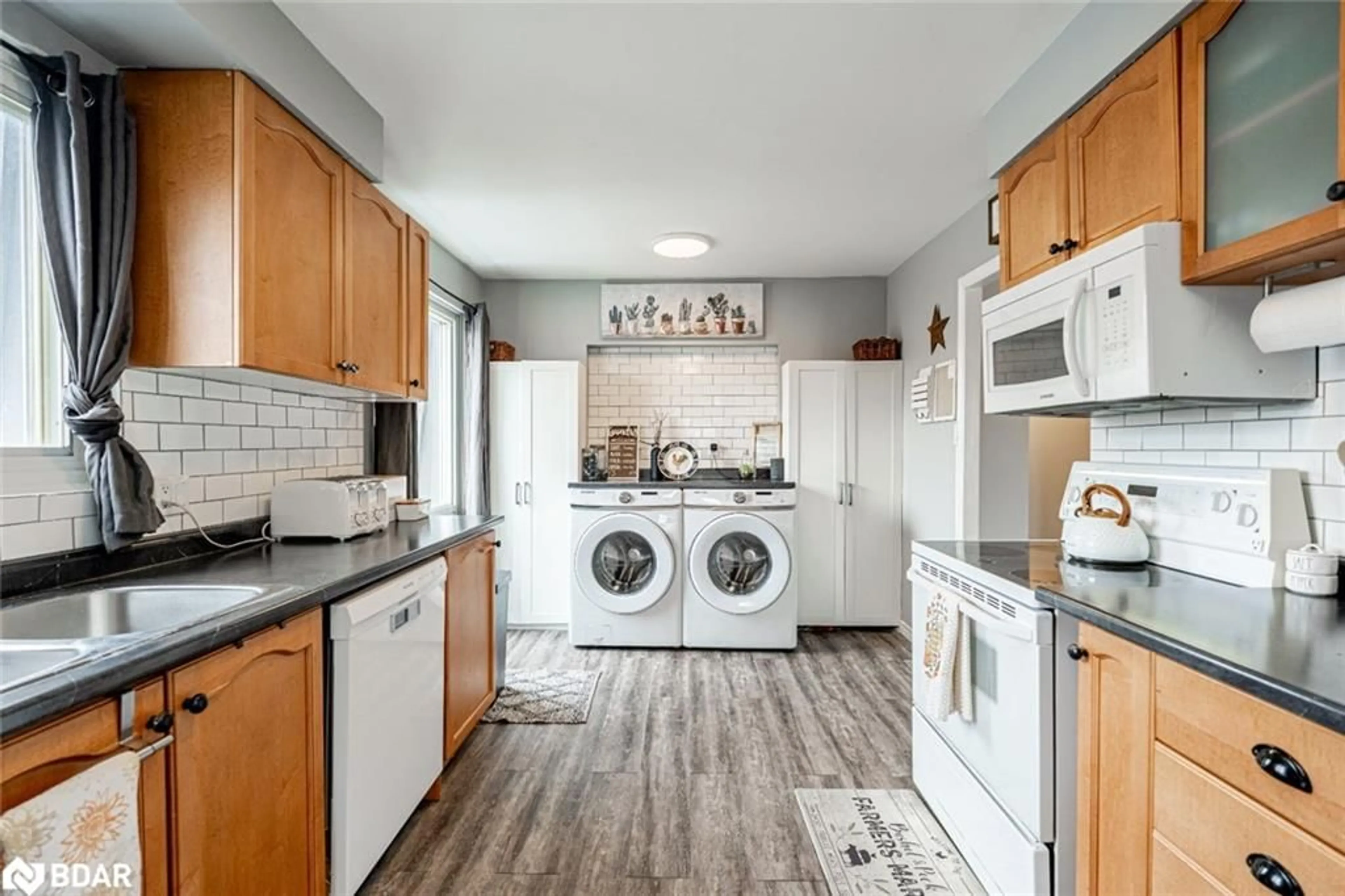 Kitchen with laundary machines, unknown for 80 Daphne Cres, Barrie Ontario L4M 2Y9