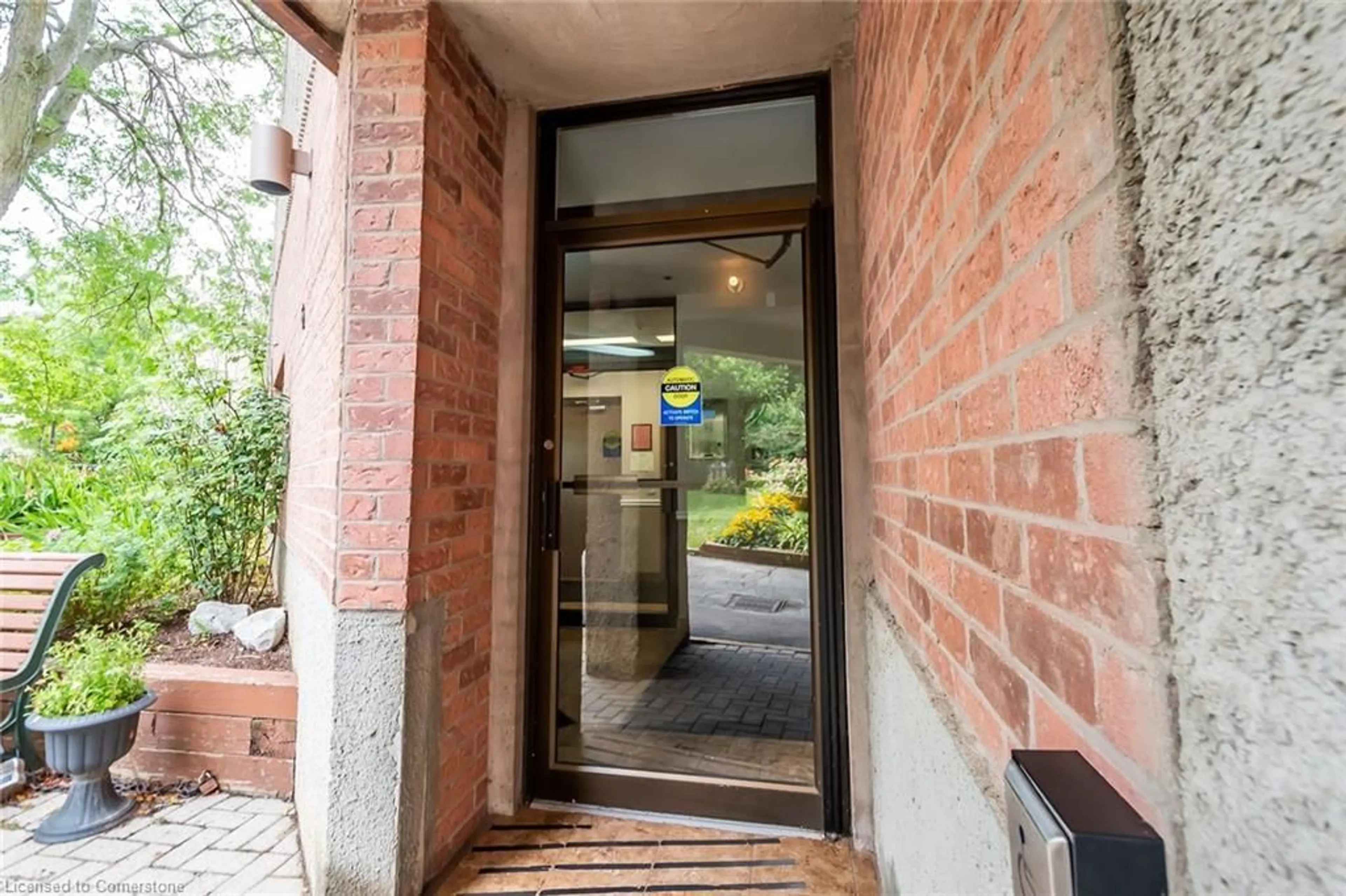 Indoor foyer for 6 Niagara St #105, Grimsby Ontario L3M 5A4