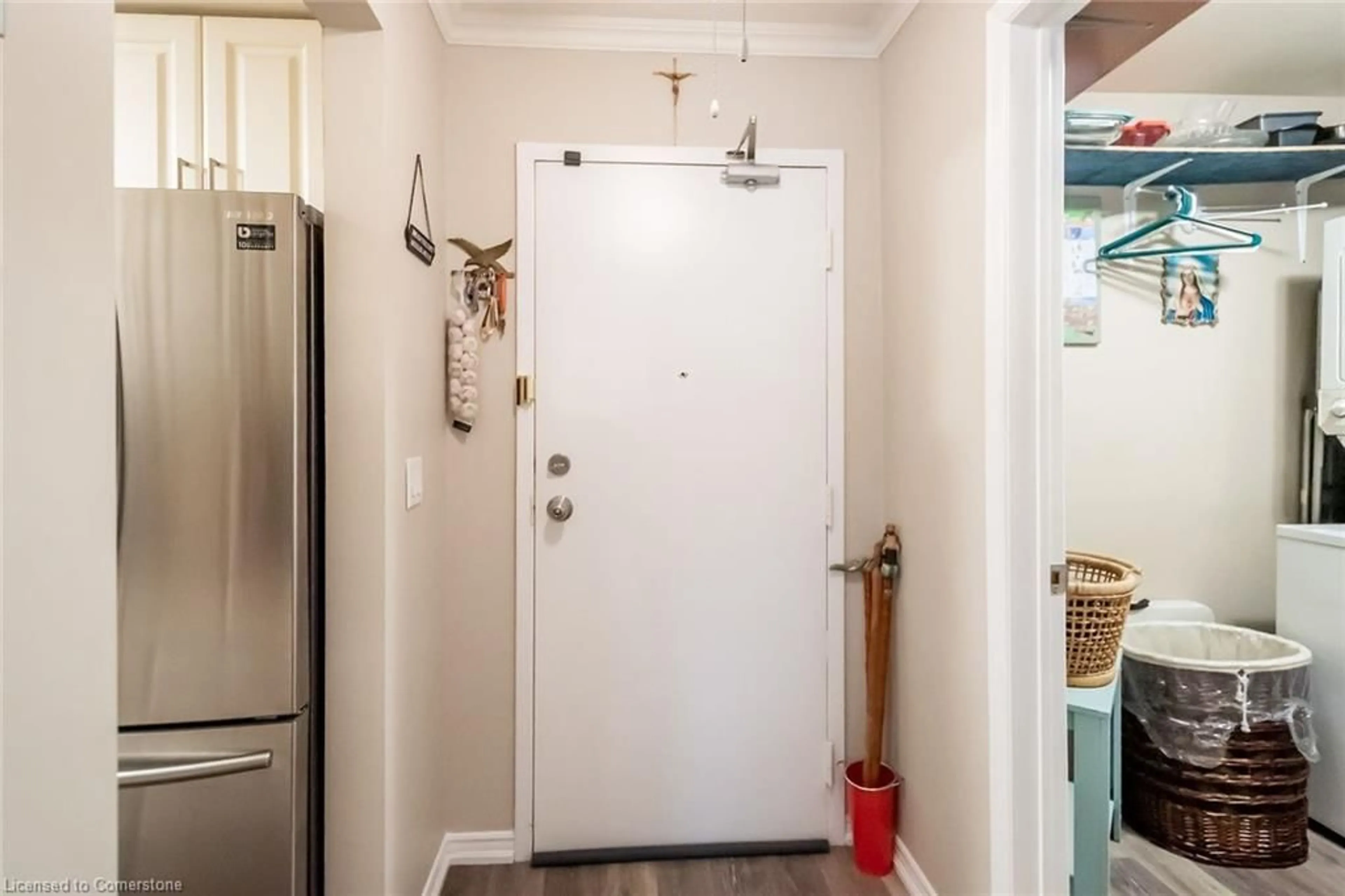 Indoor entryway for 6 Niagara St #105, Grimsby Ontario L3M 5A4