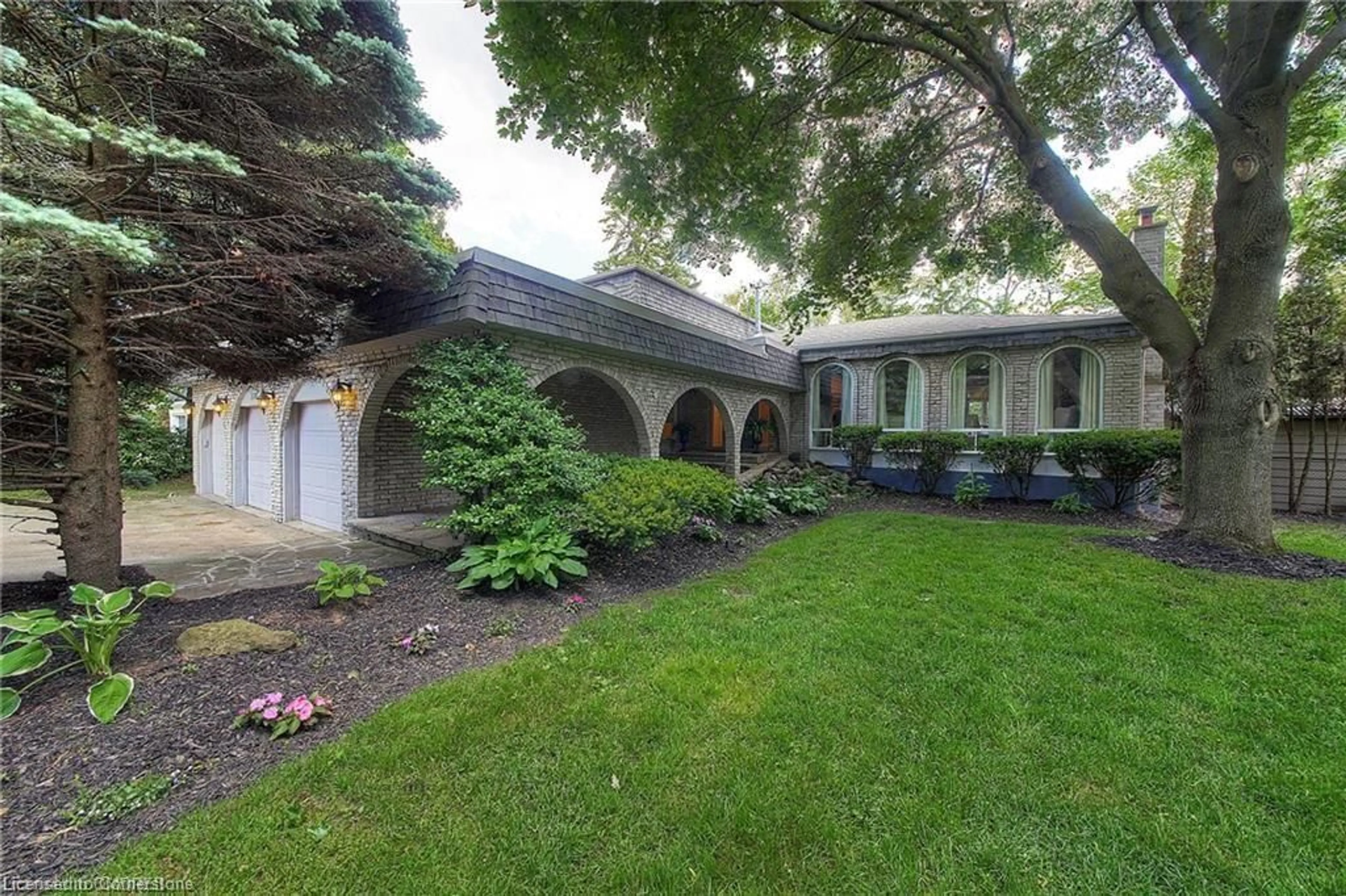 Patio, street for 170 Cavendish Crt, Oakville Ontario L6J 5S2