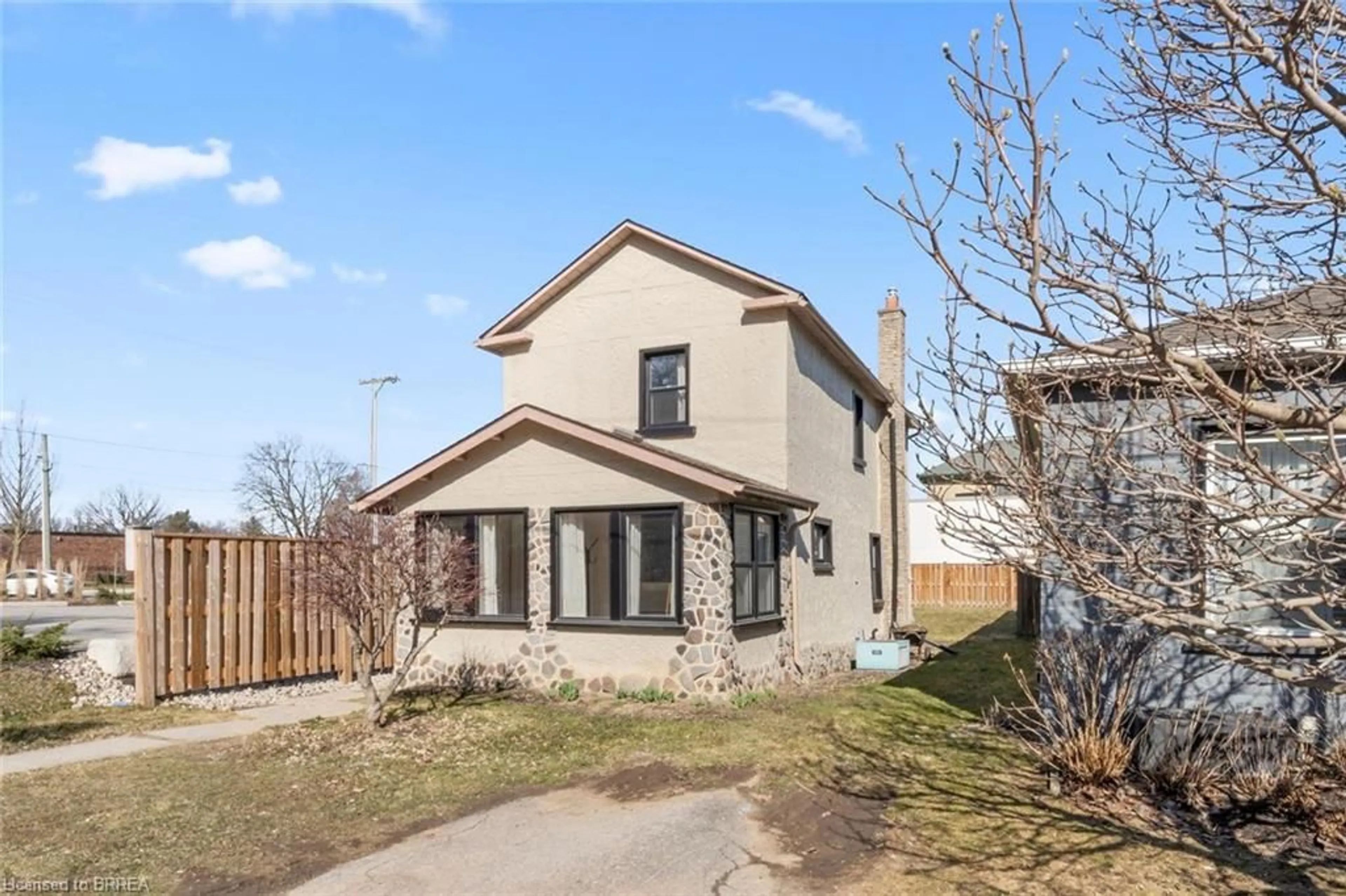 Home with brick exterior material, street for 68 Dumfries St, Paris Ontario N3L 2E4