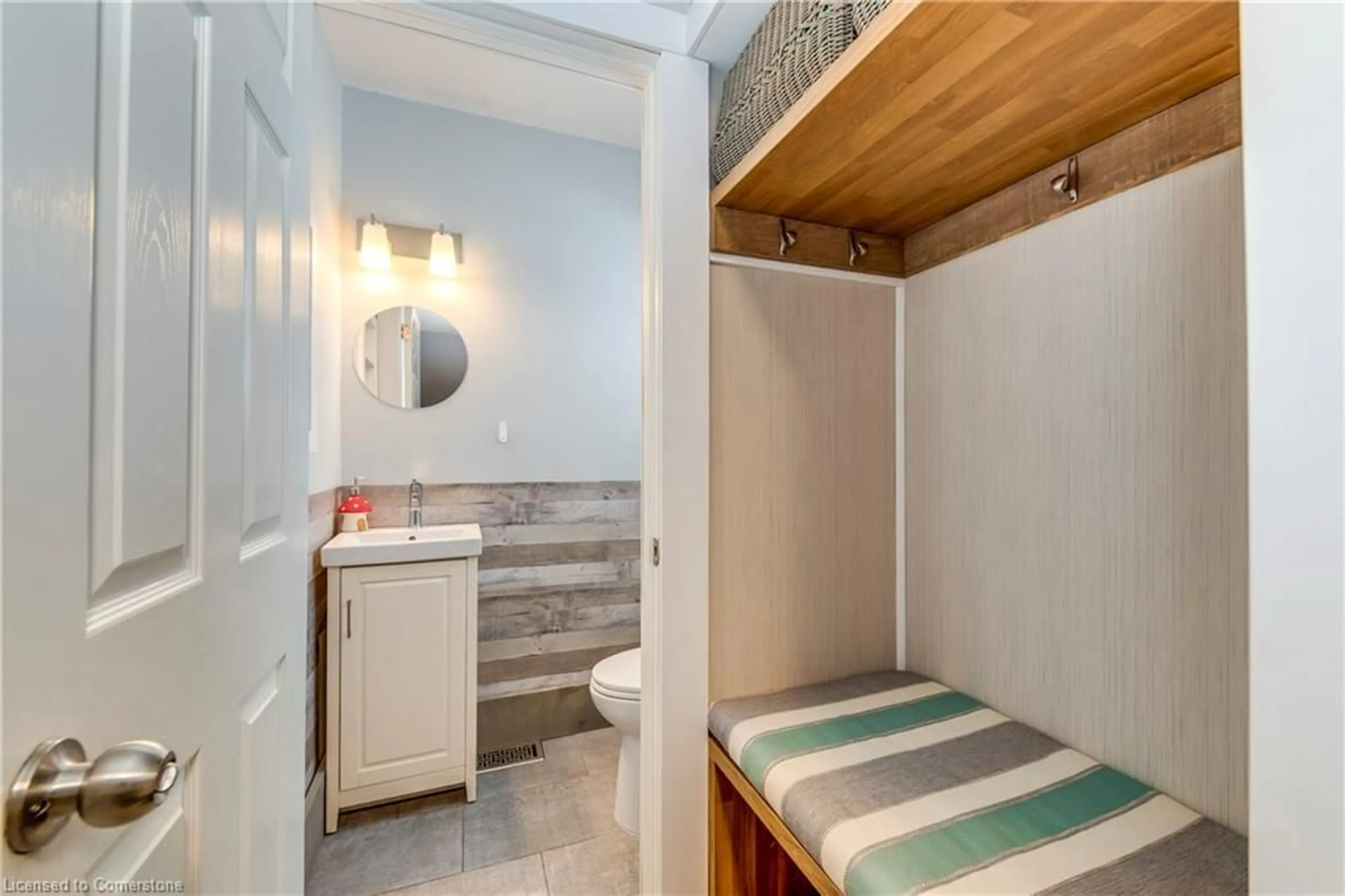 Standard bathroom, ceramic/tile floor for 153 Limeridge Rd #10, Hamilton Ontario L9C 2V3