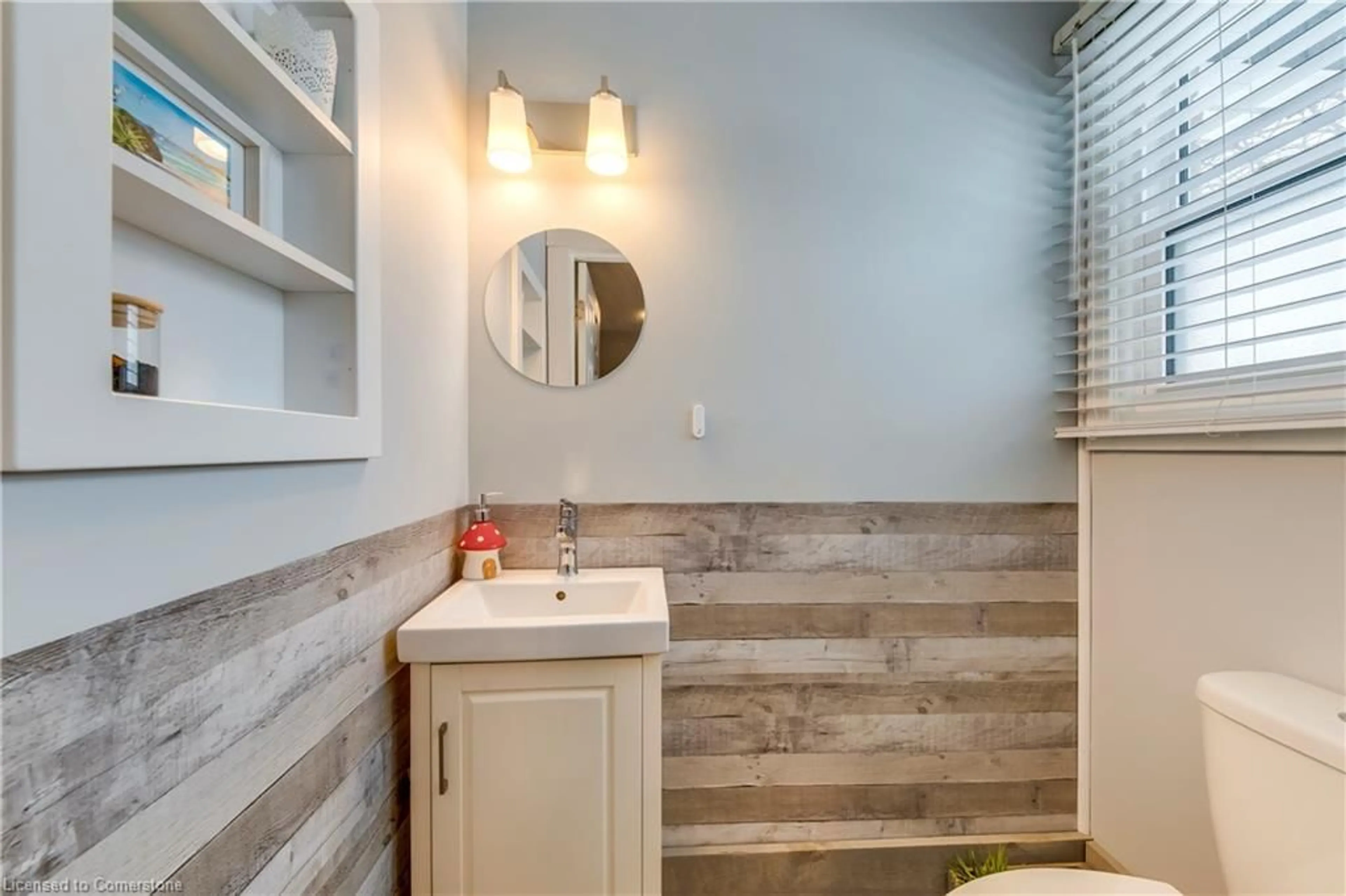 Contemporary bathroom, ceramic/tile floor for 153 Limeridge Rd #10, Hamilton Ontario L9C 2V3