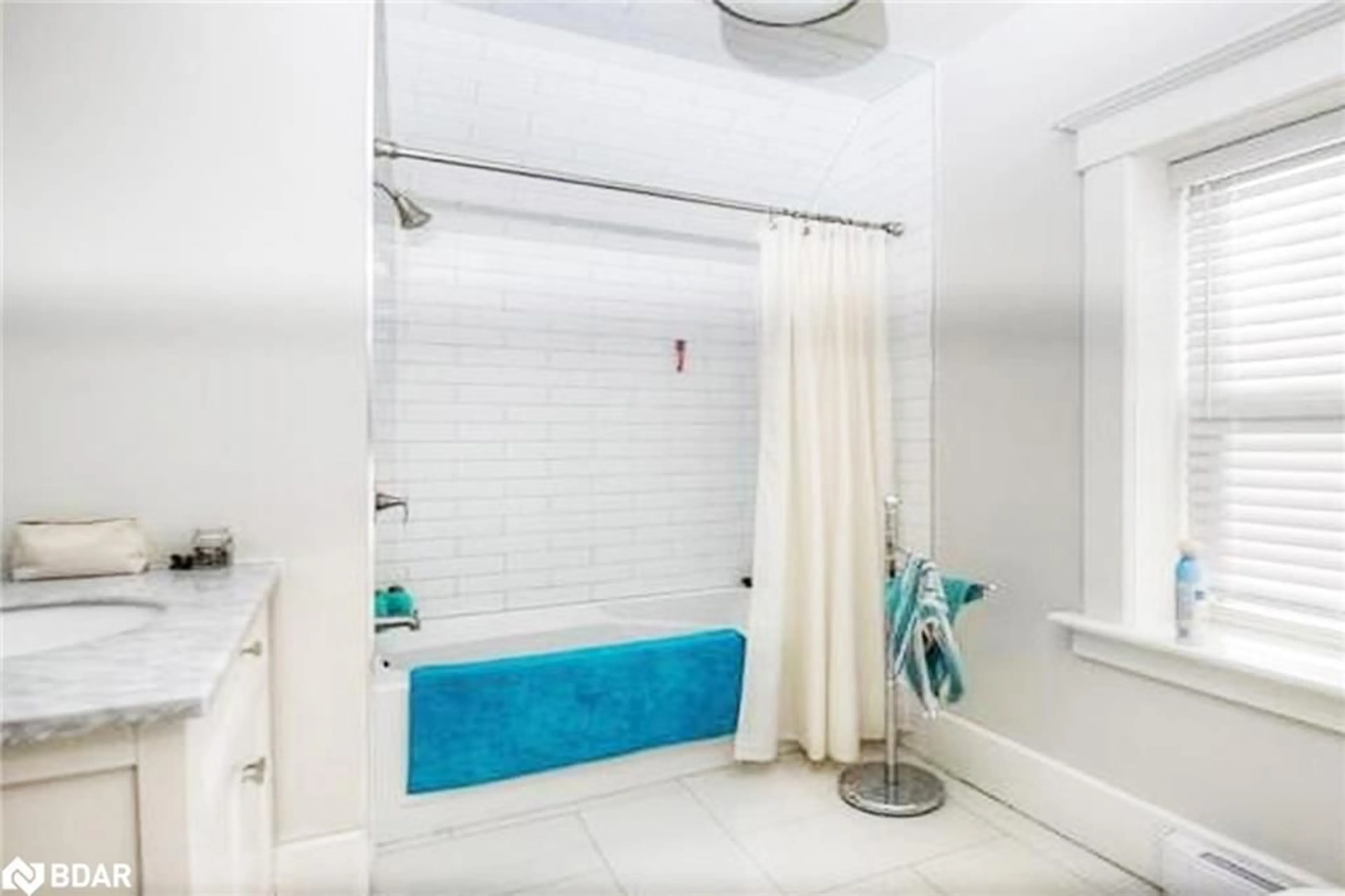Standard bathroom, ceramic/tile floor for 59 Laurel St, Waterloo Ontario N2J 2H3