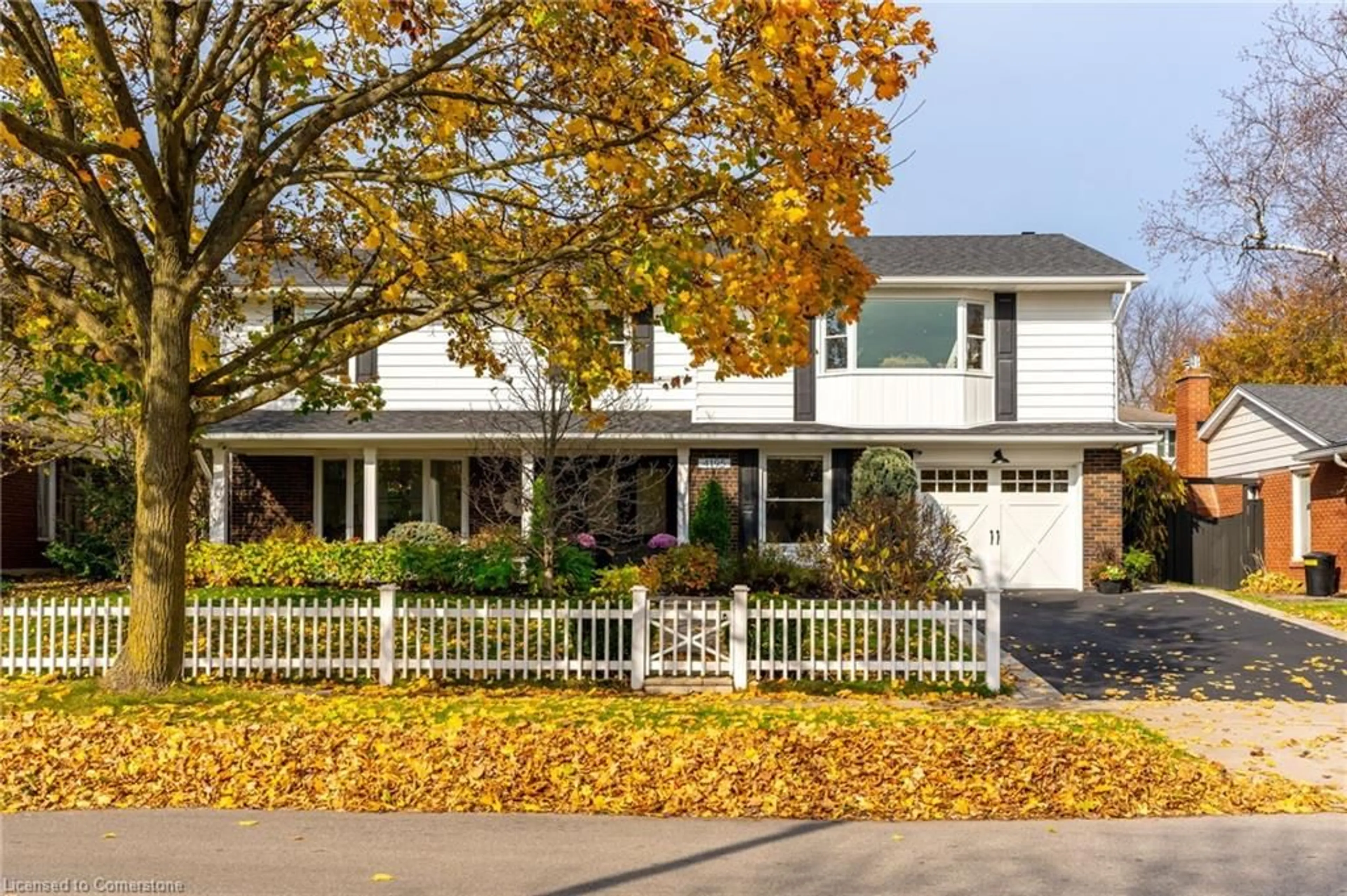 Home with vinyl exterior material, street for 4195 Spruce Ave, Burlington Ontario L7L 1L1