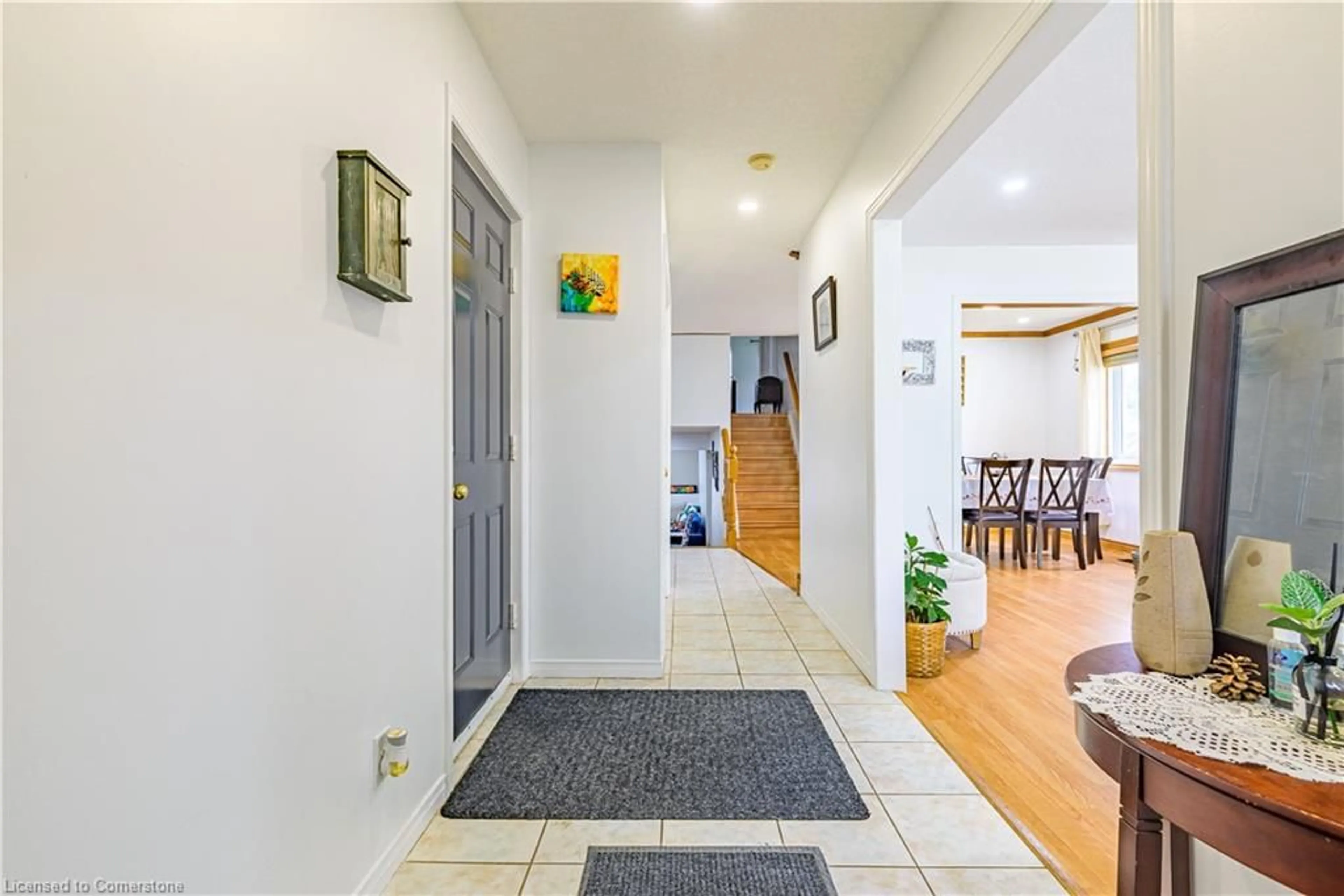 Indoor foyer for 35 Melran Dr, Cambridge Ontario N3C 4C1