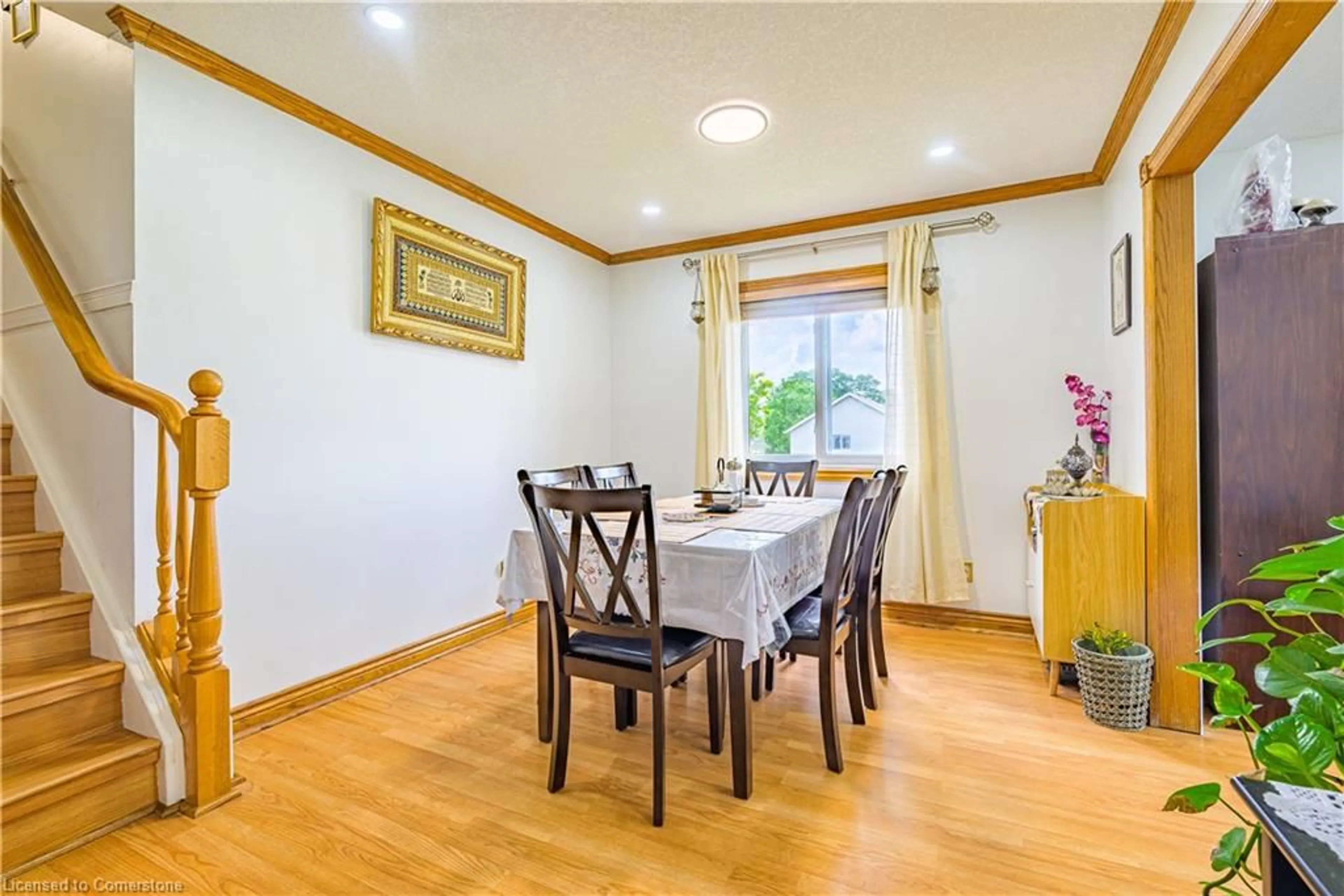 Dining room, wood/laminate floor for 35 Melran Dr, Cambridge Ontario N3C 4C1